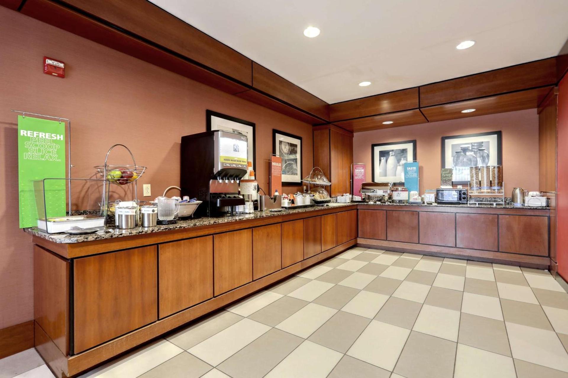 Hampton Inn Batavia photo 9