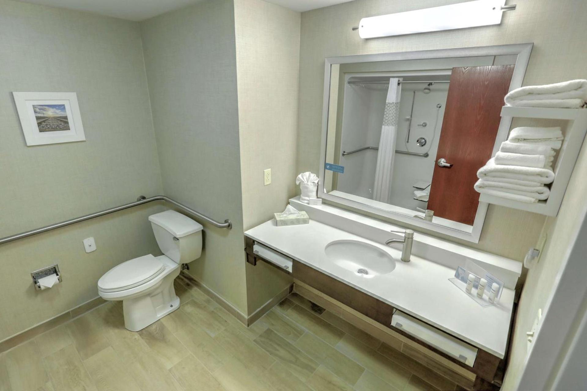 Hampton Inn Batavia photo 13