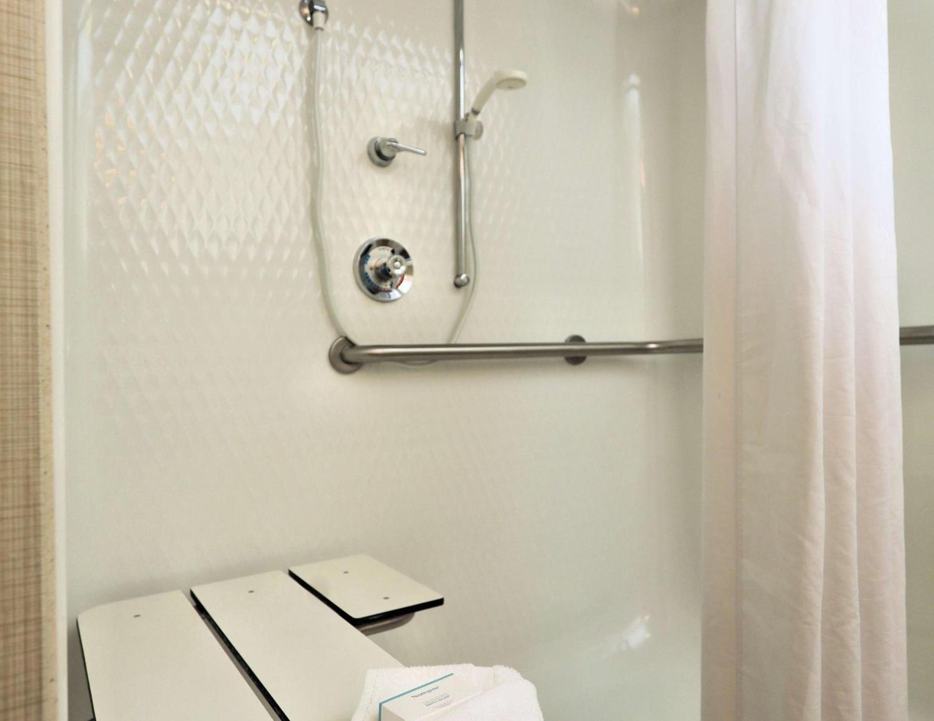Hampton Inn Batavia photo 18