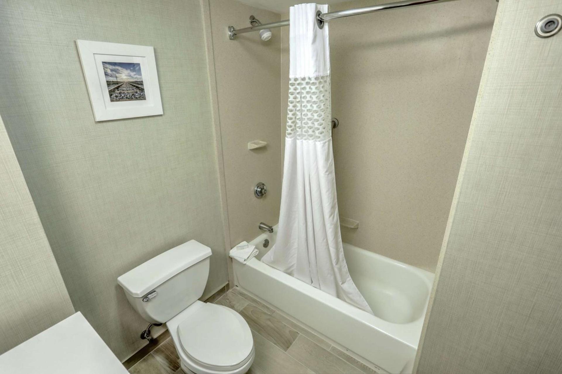 Hampton Inn Batavia photo 22