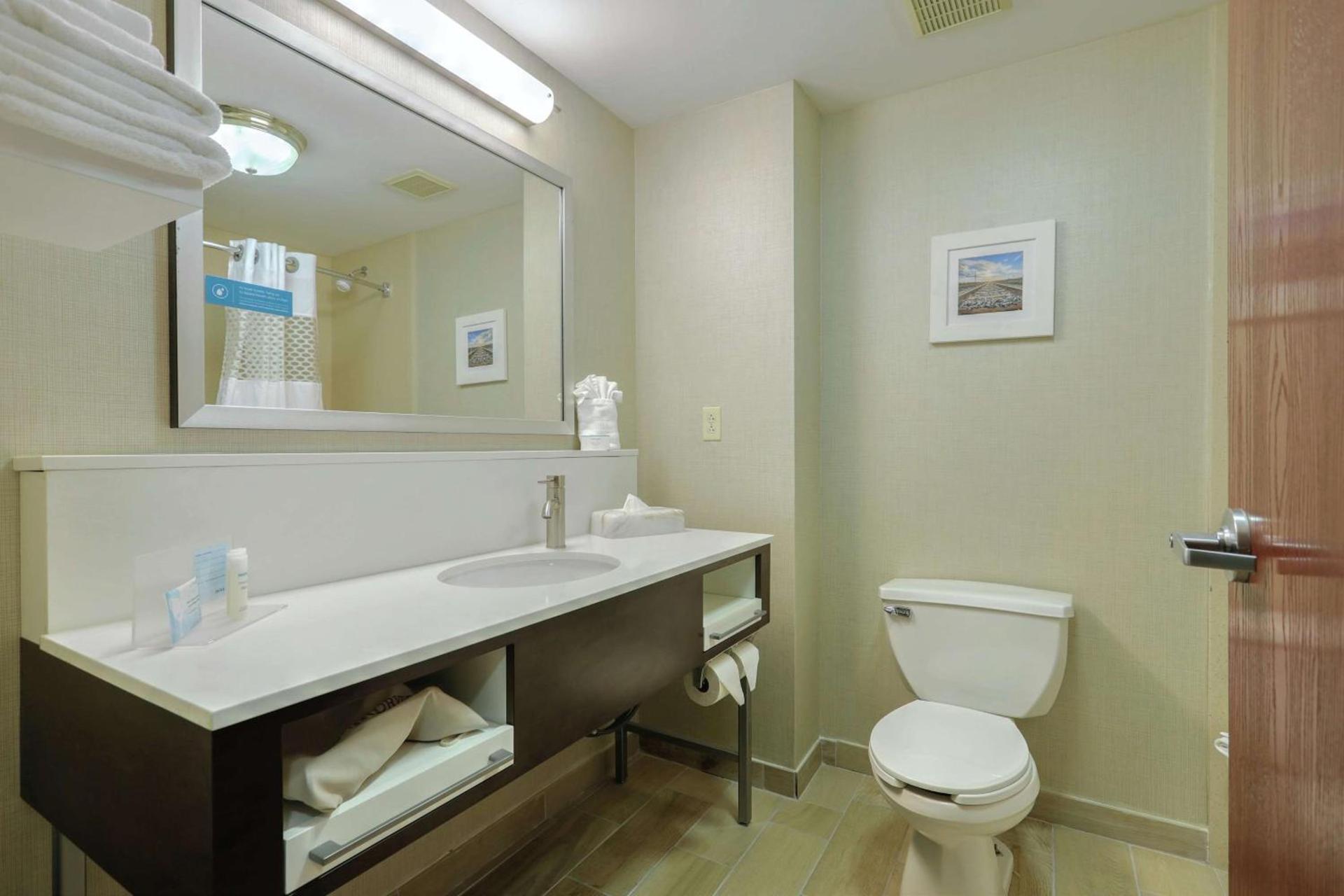 Hampton Inn Batavia photo 23