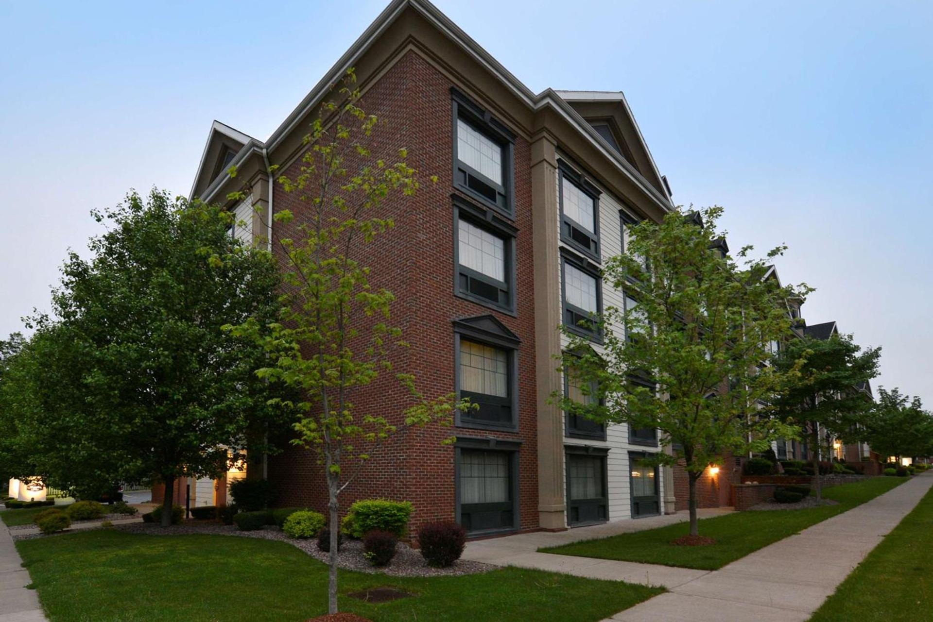 Hampton Inn East Aurora photo 2