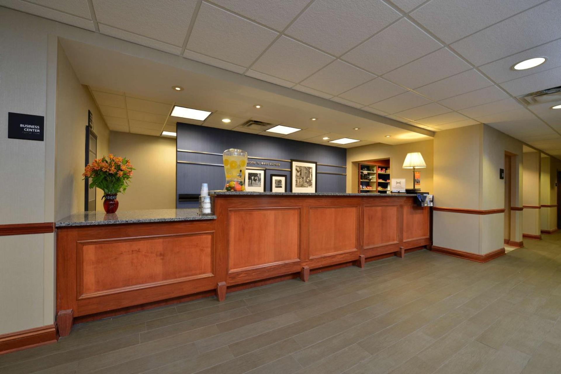 Hampton Inn East Aurora photo 4