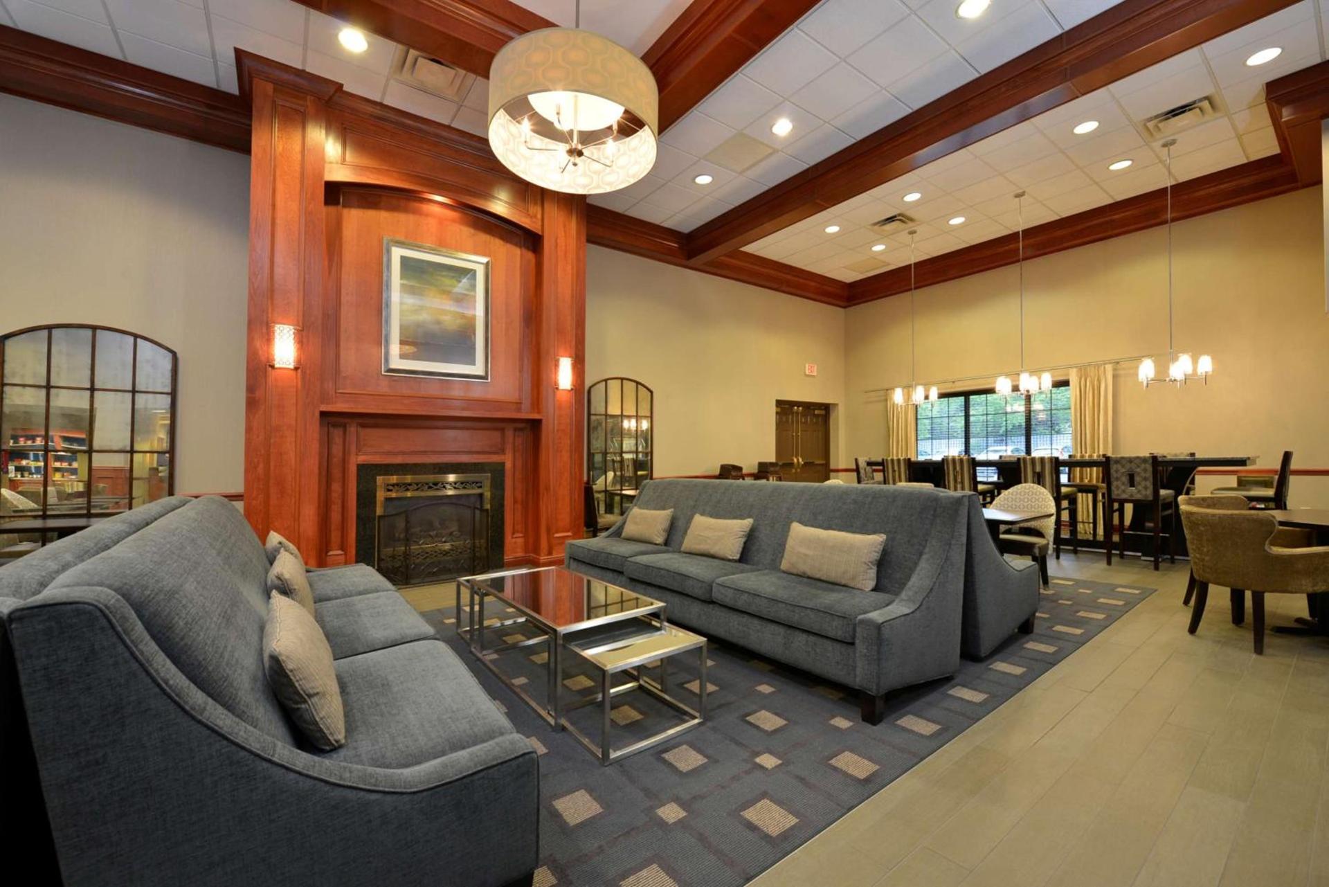 Hampton Inn East Aurora photo 6
