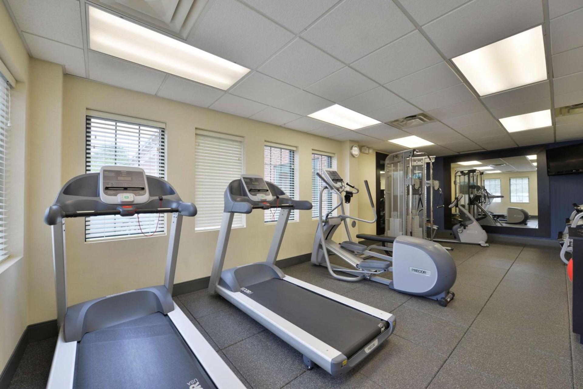Hampton Inn East Aurora photo 13
