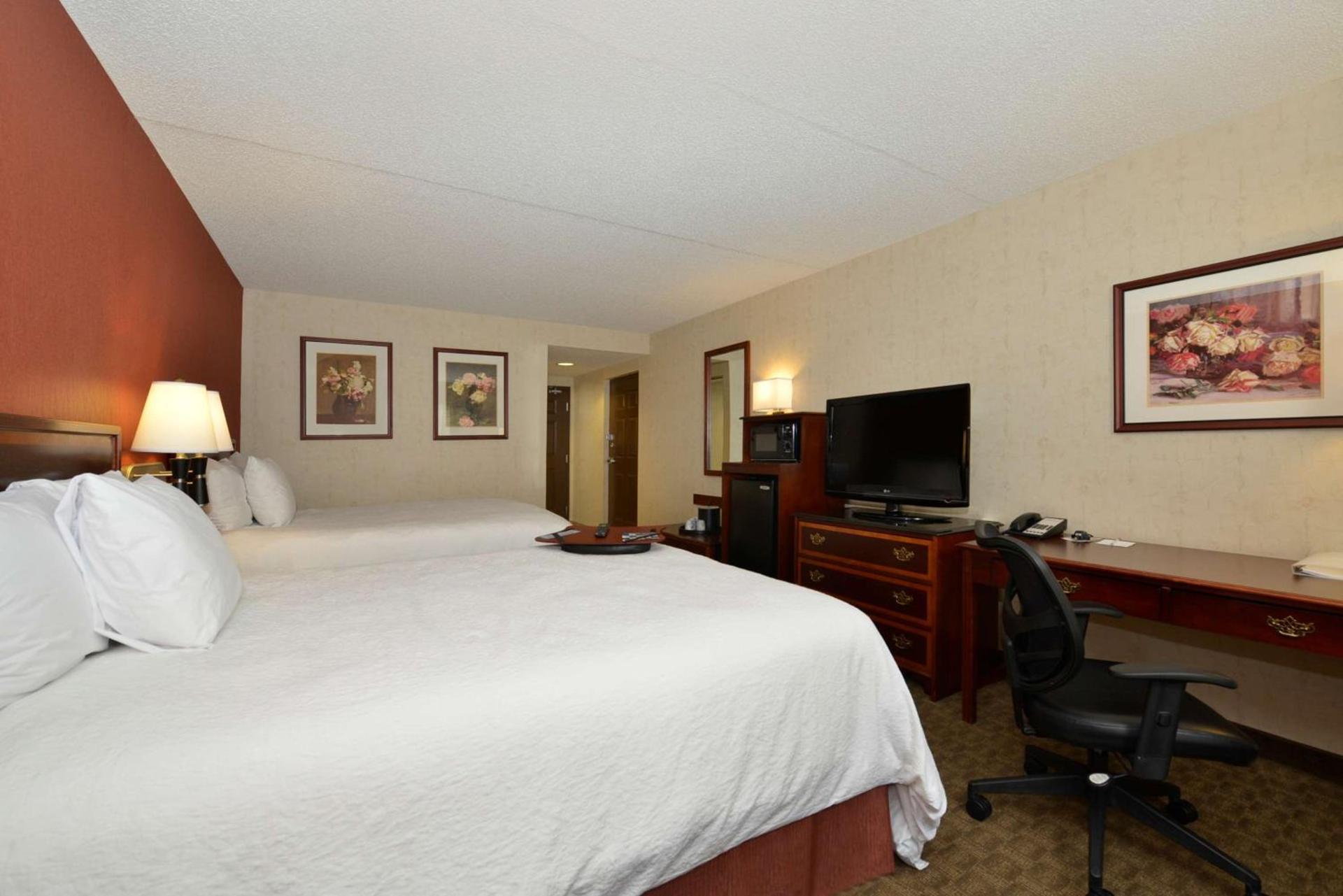 Hampton Inn East Aurora photo 20