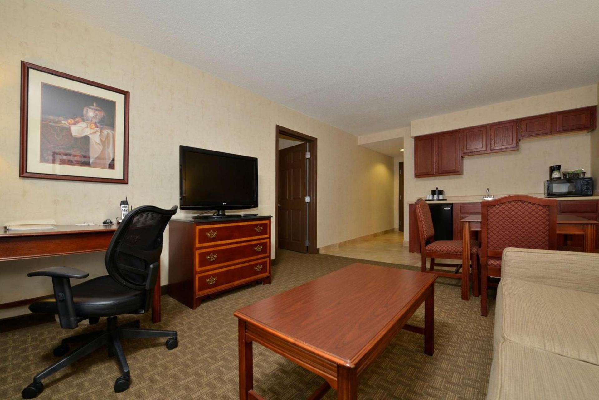 Hampton Inn East Aurora photo 26