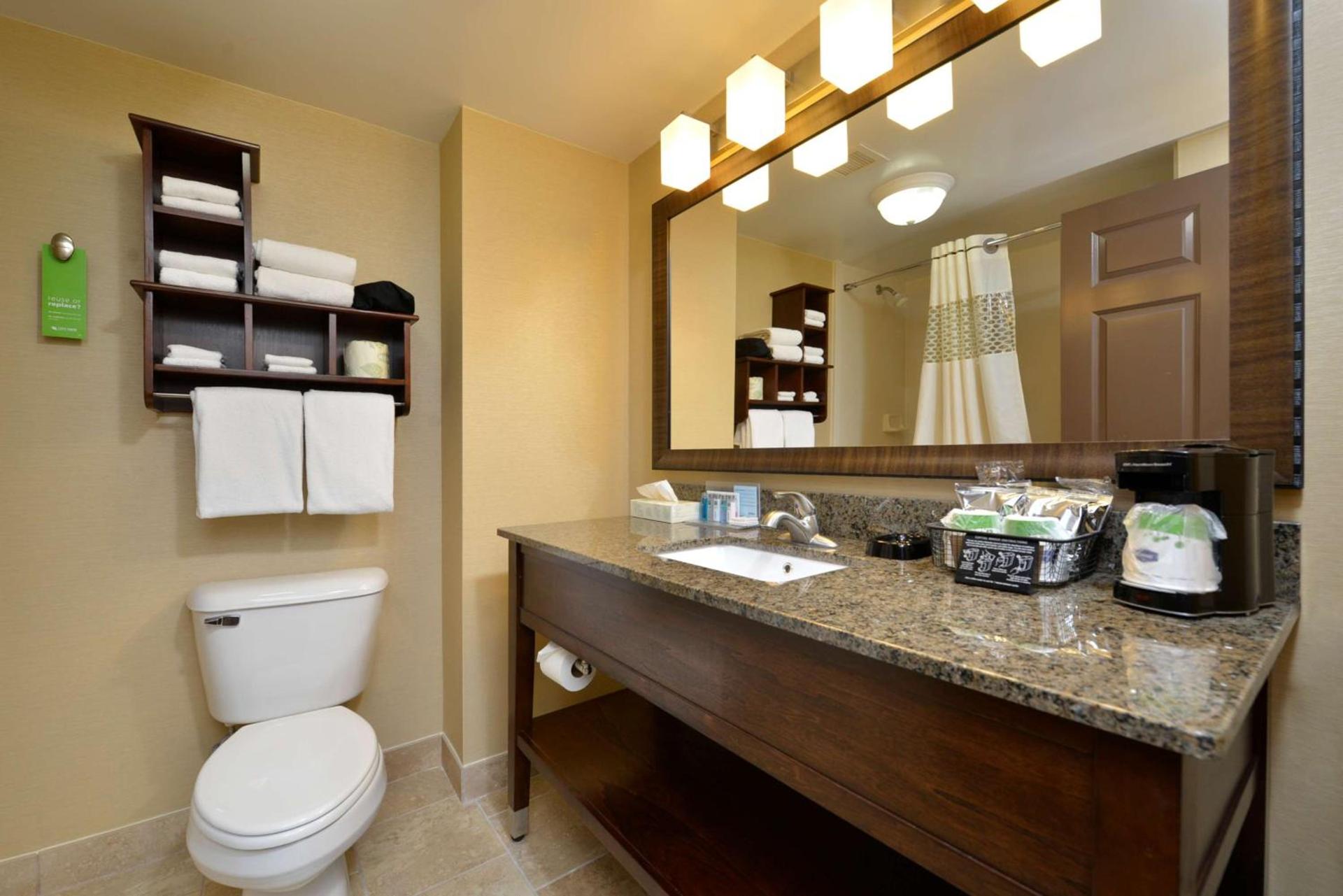 Hampton Inn East Aurora photo 29