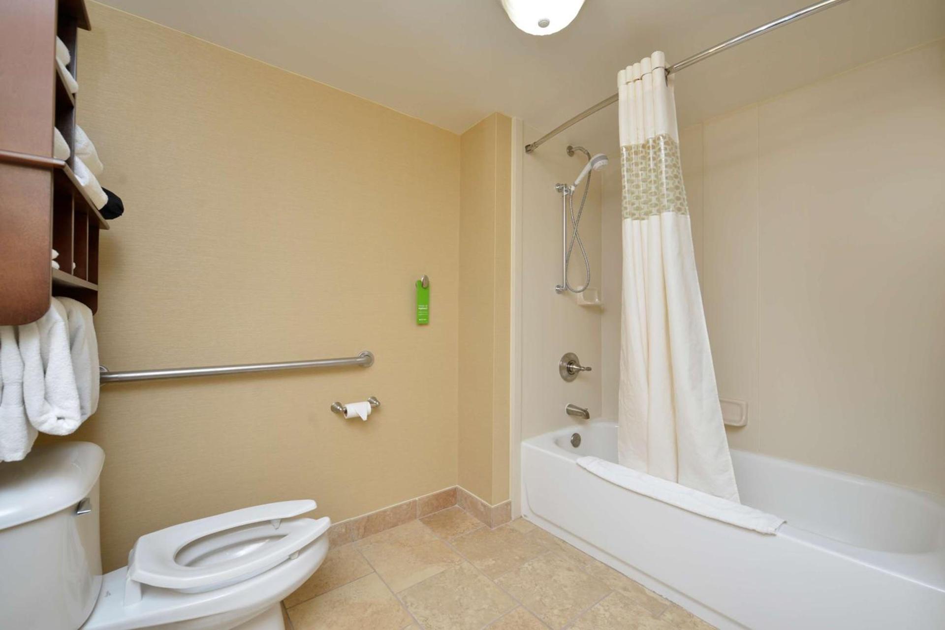 Hampton Inn East Aurora photo 33
