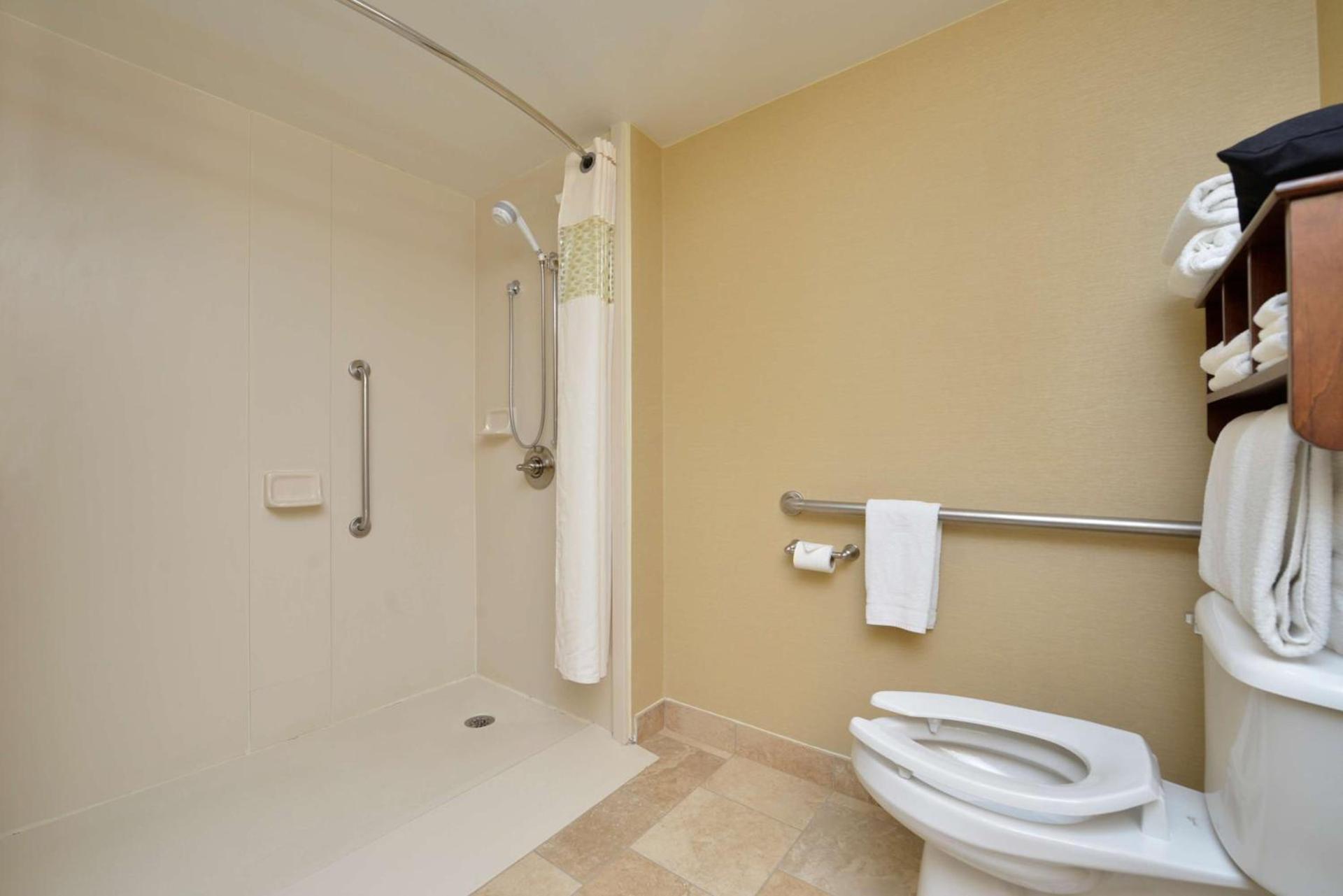 Hampton Inn East Aurora photo 34