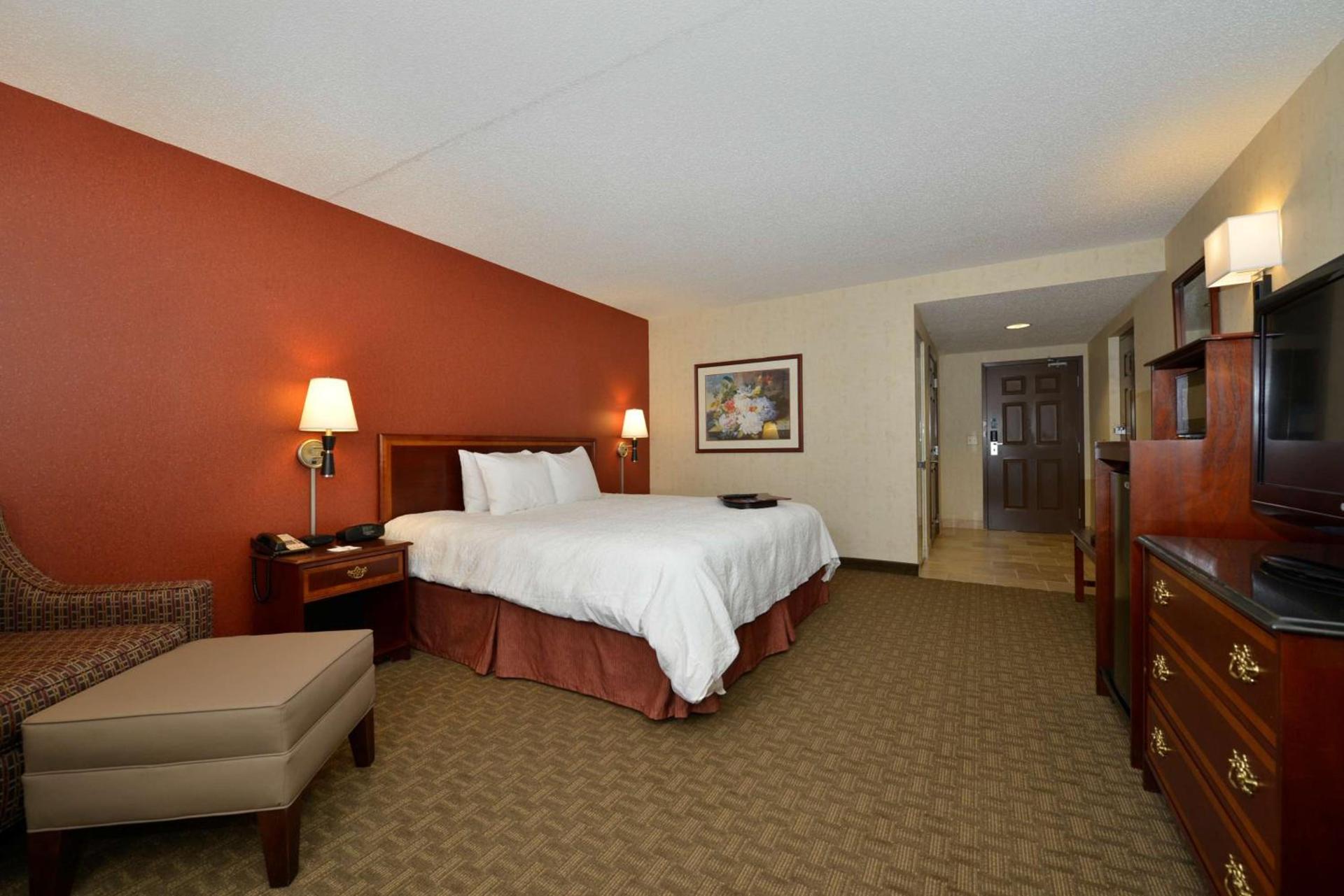 Hampton Inn East Aurora photo 35