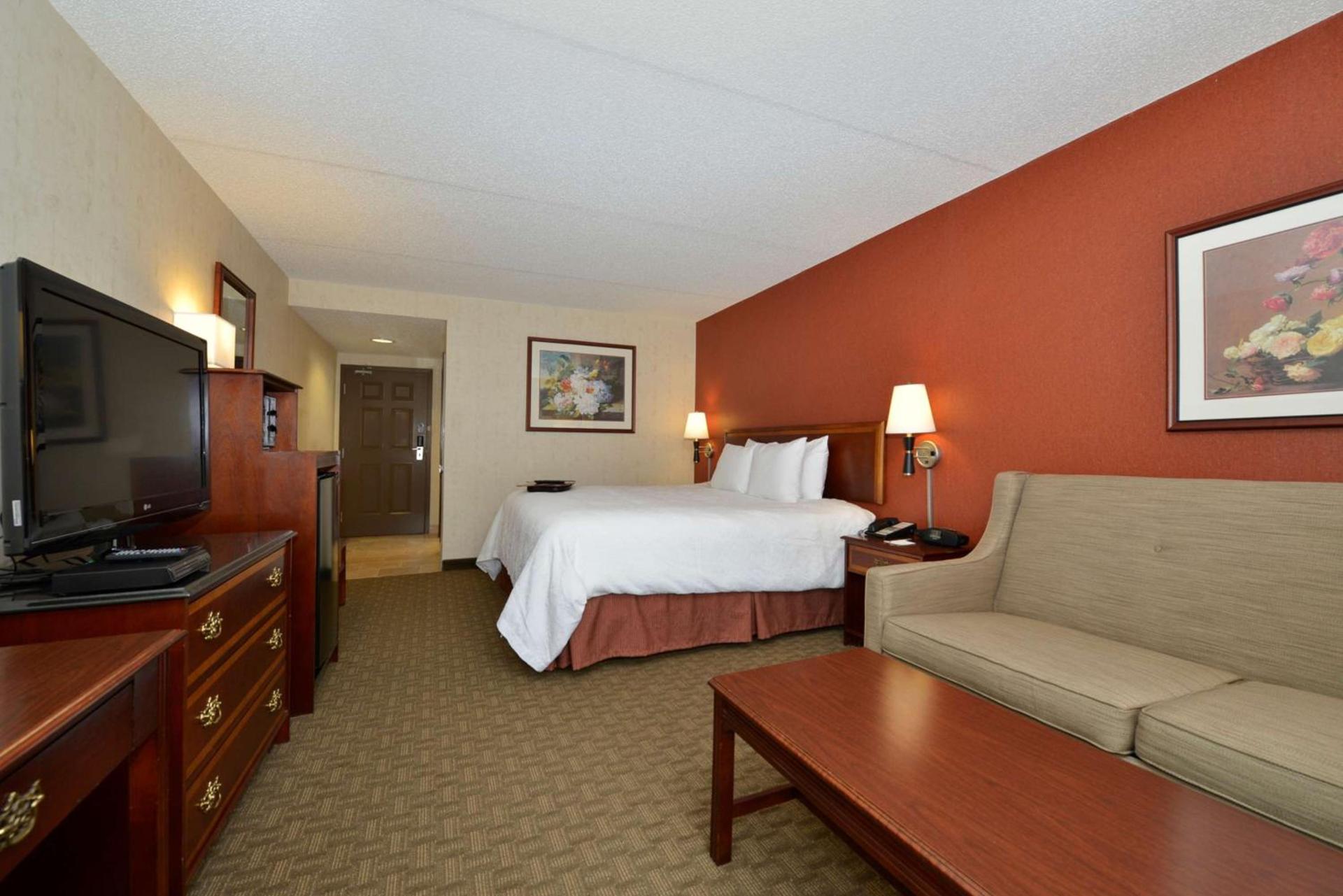Hampton Inn East Aurora photo 38