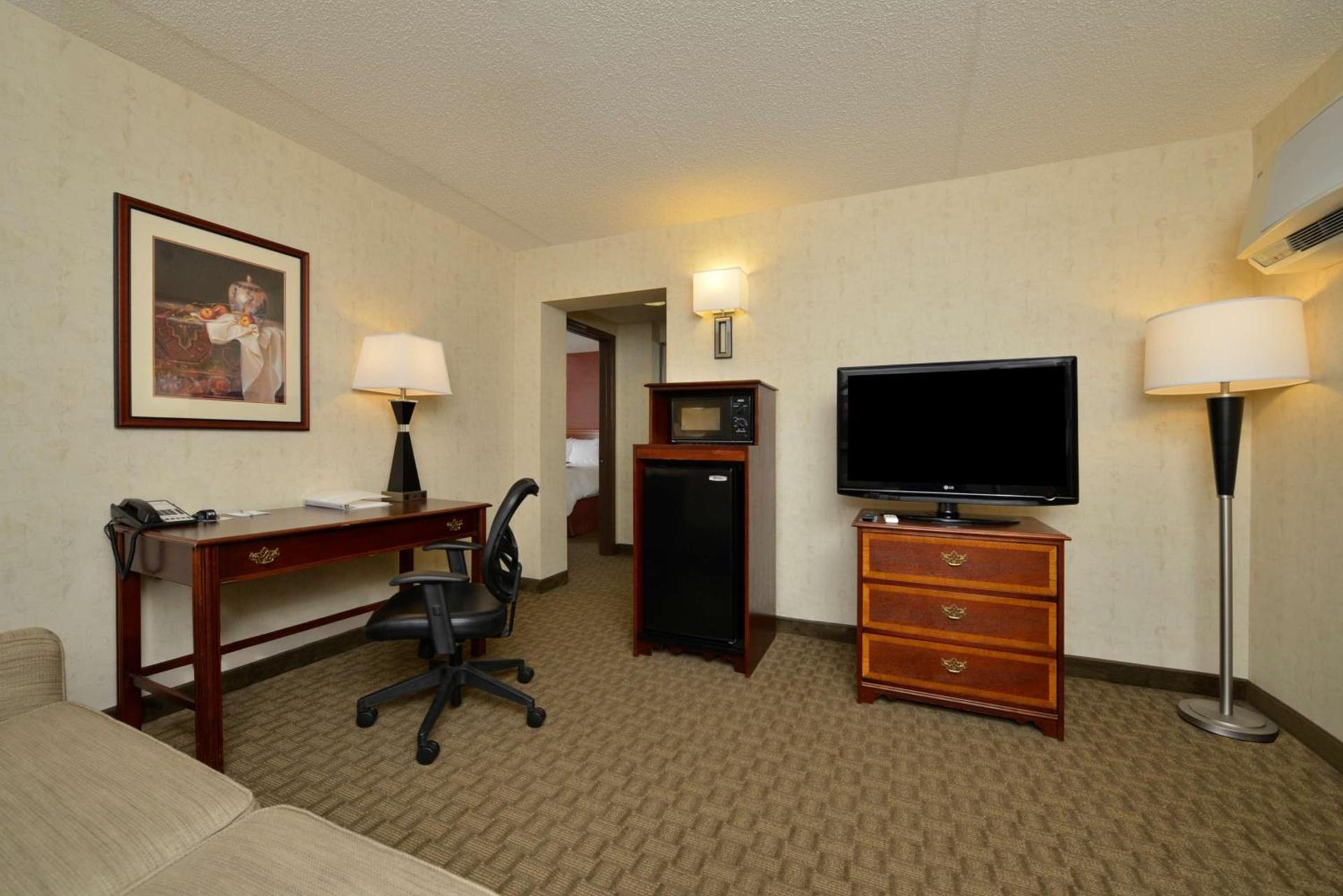 Hampton Inn East Aurora photo 44