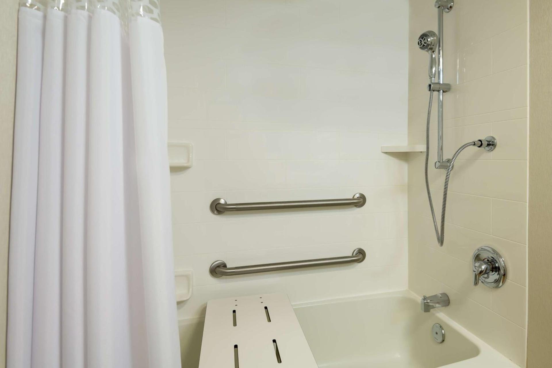 Hampton Inn Buffalo-Airport Galleria Mall photo 18