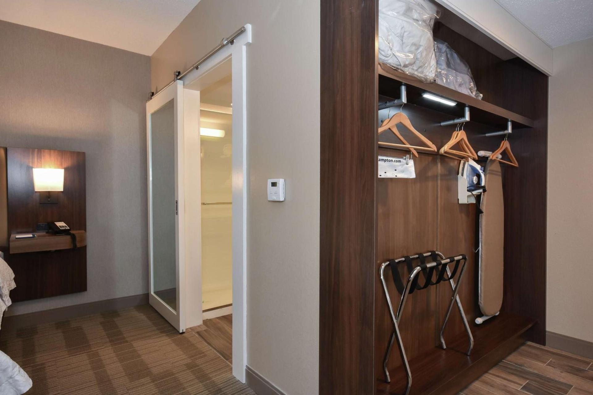 Hampton Inn Brevard photo 14