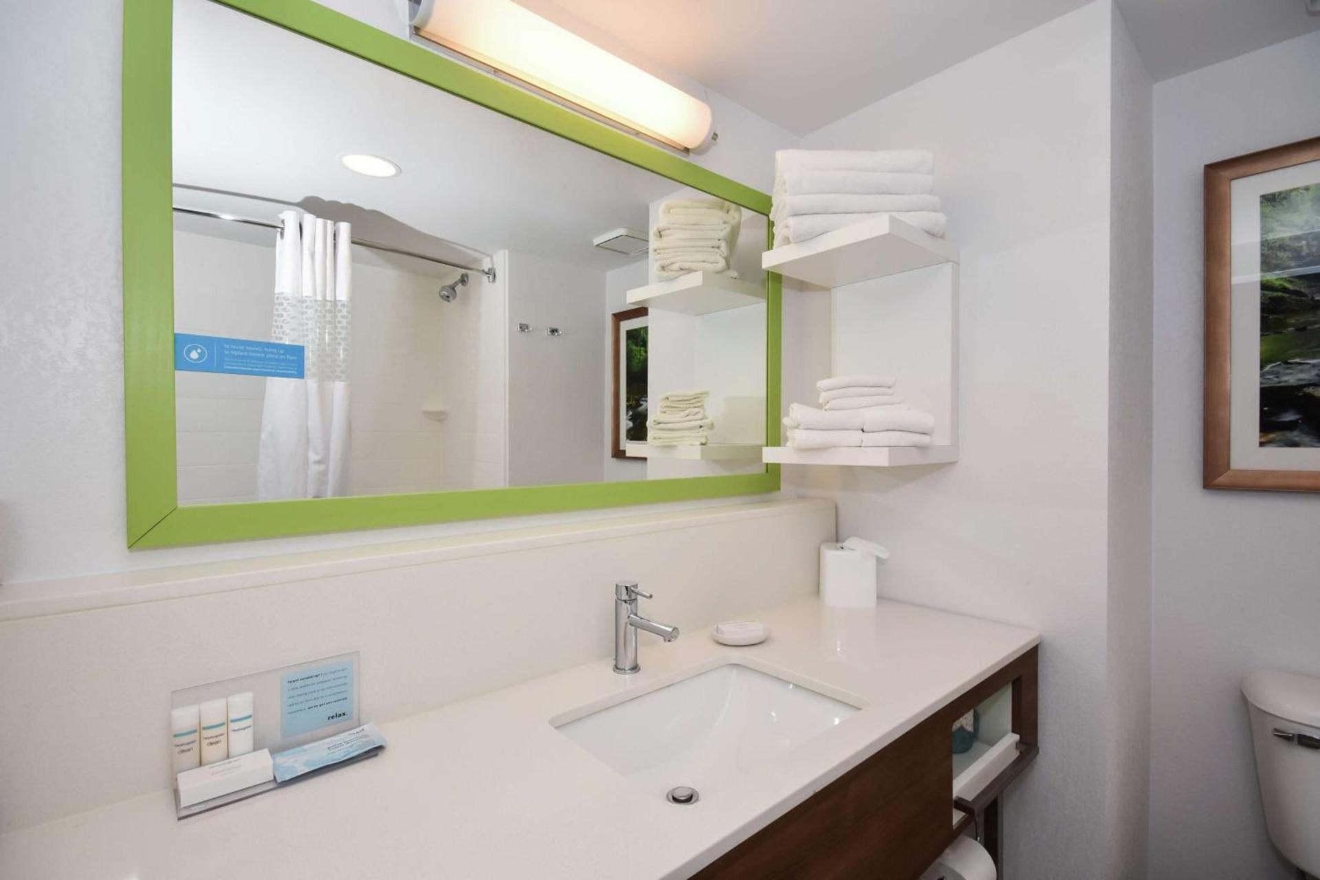 Hampton Inn Brevard photo 16