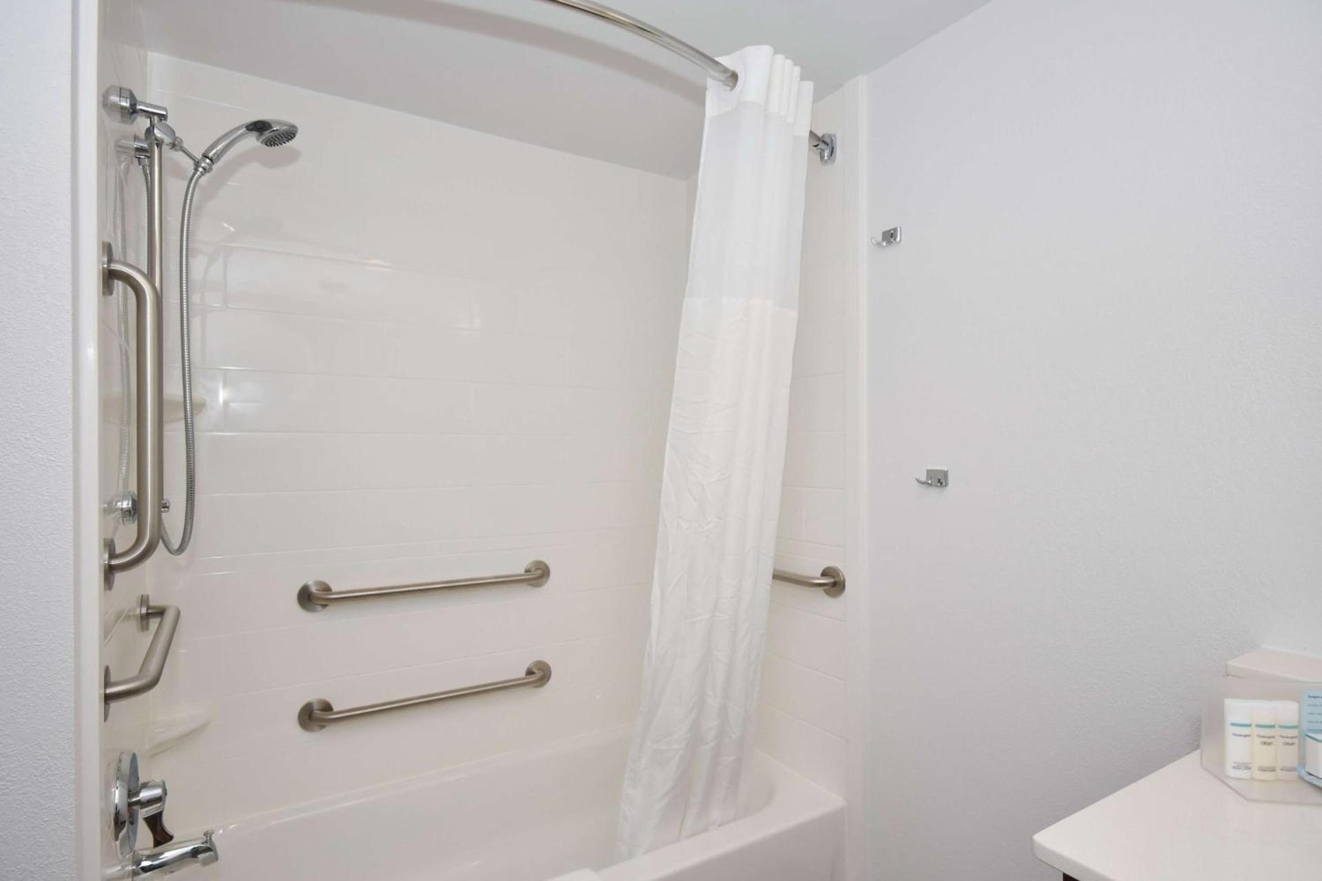 Hampton Inn Brevard photo 22