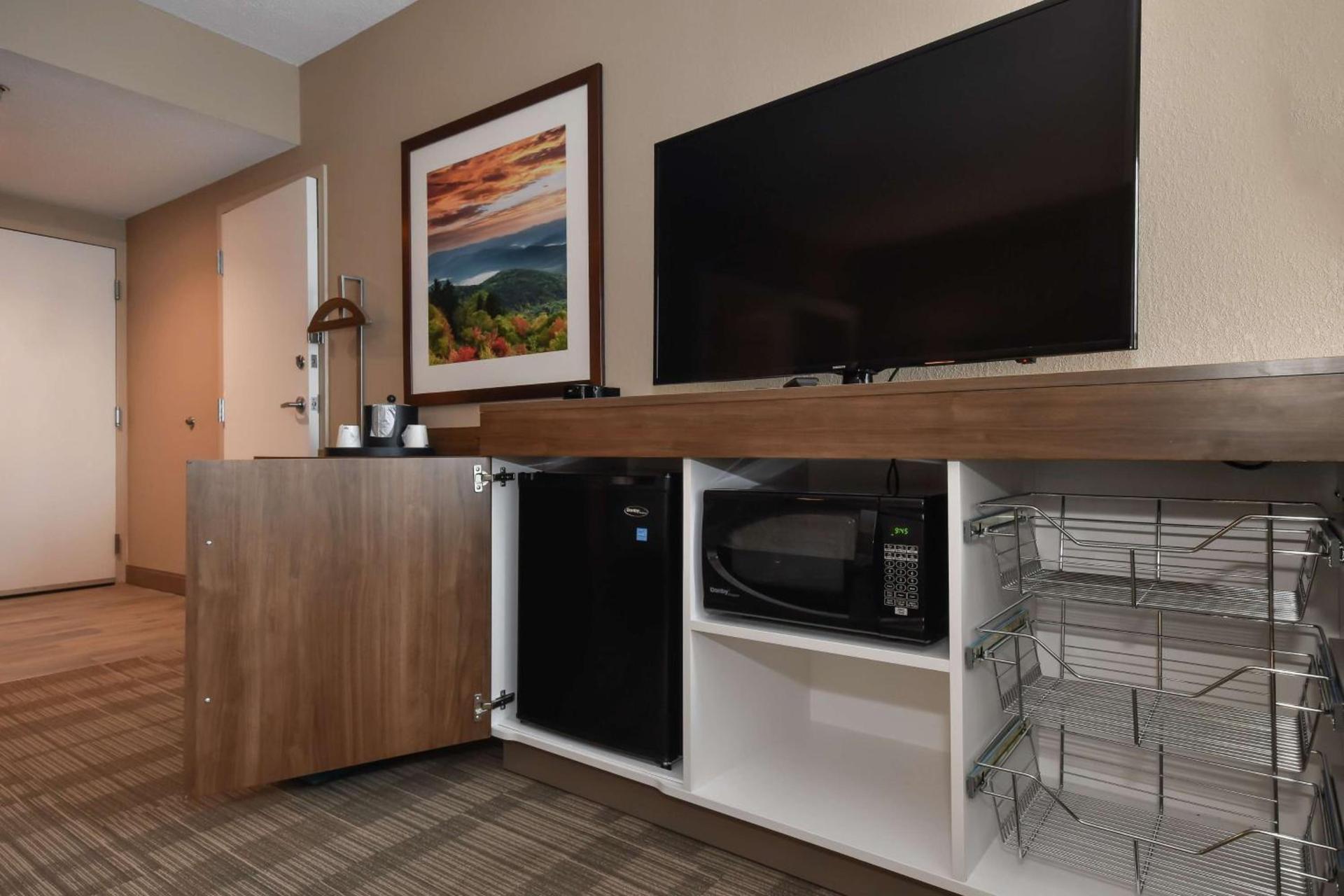 Hampton Inn Brevard photo 25