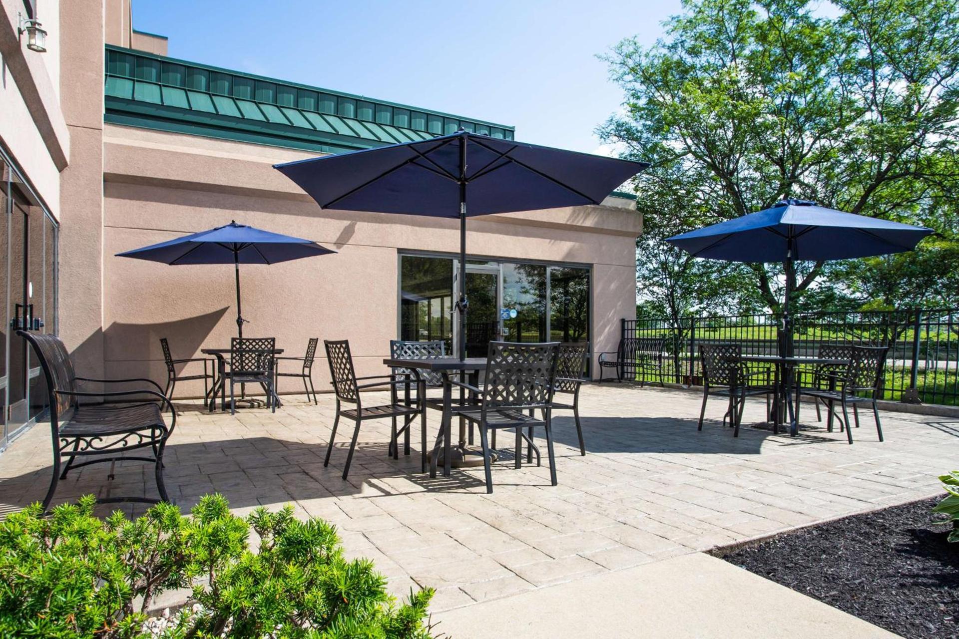 Hampton Inn Buffalo-South/I-90 photo 2