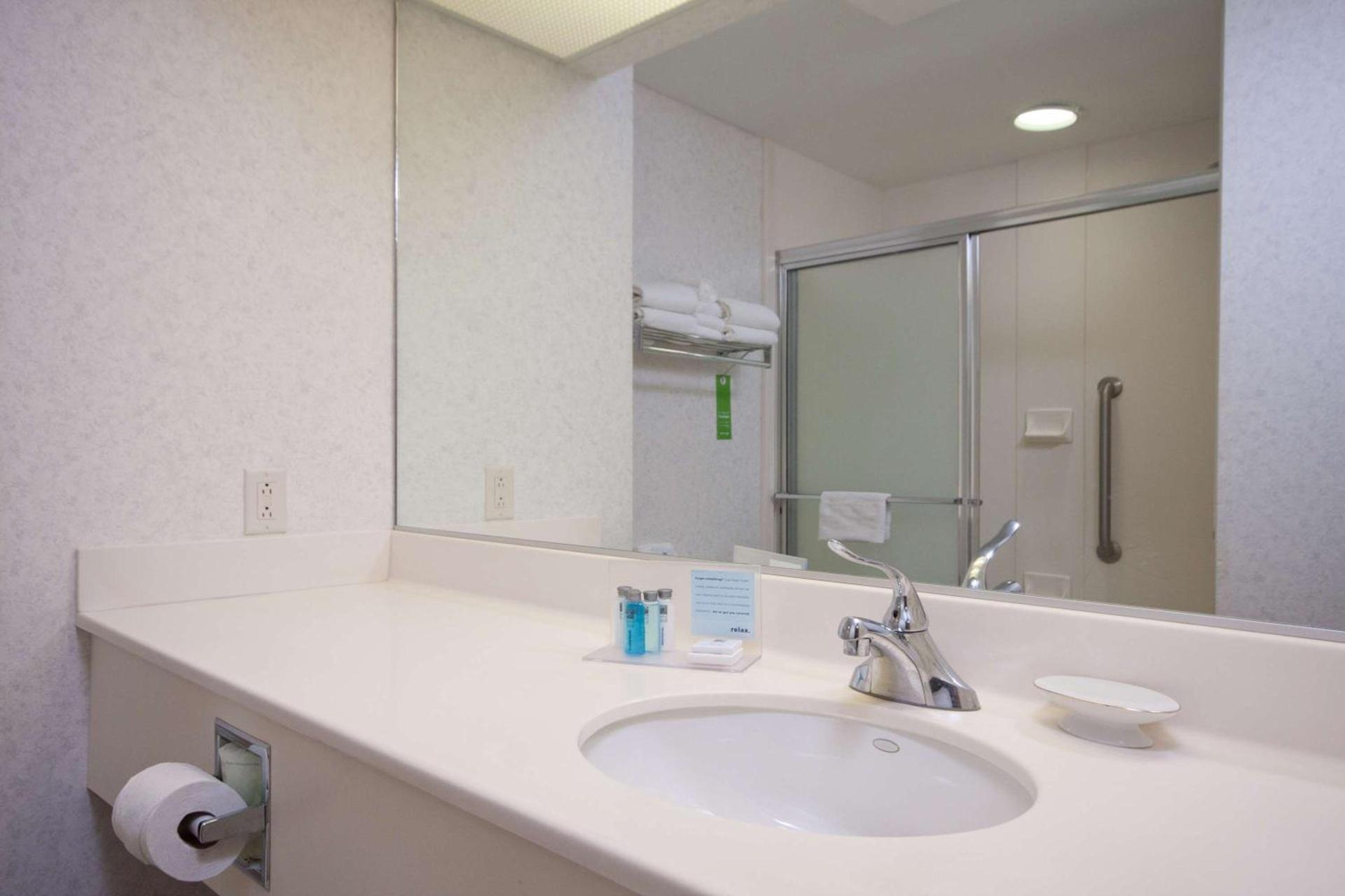 Hampton Inn Buffalo-South/I-90 photo 19