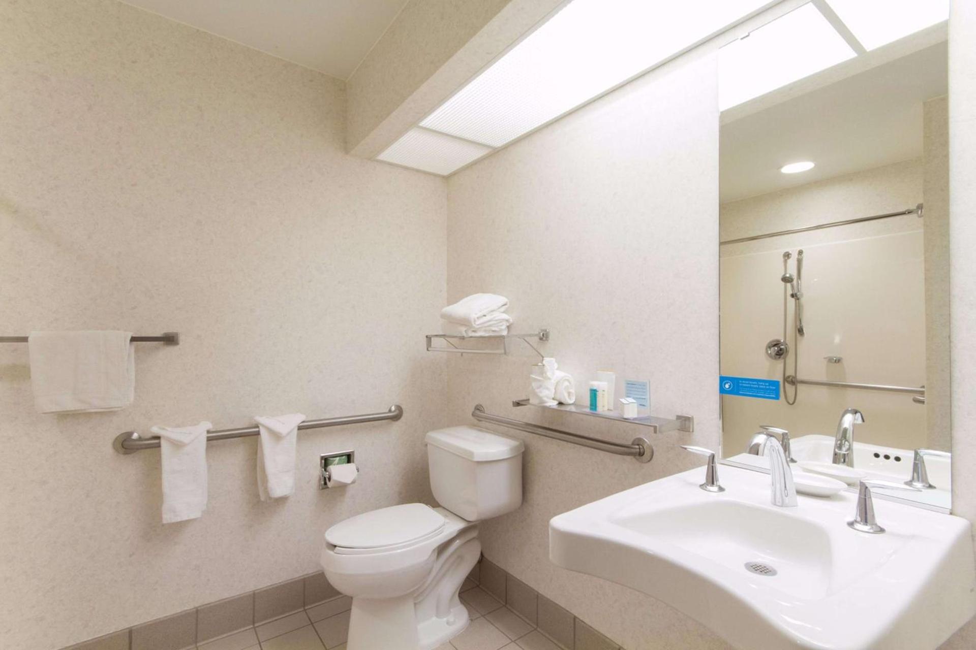 Hampton Inn Buffalo-South/I-90 photo 20