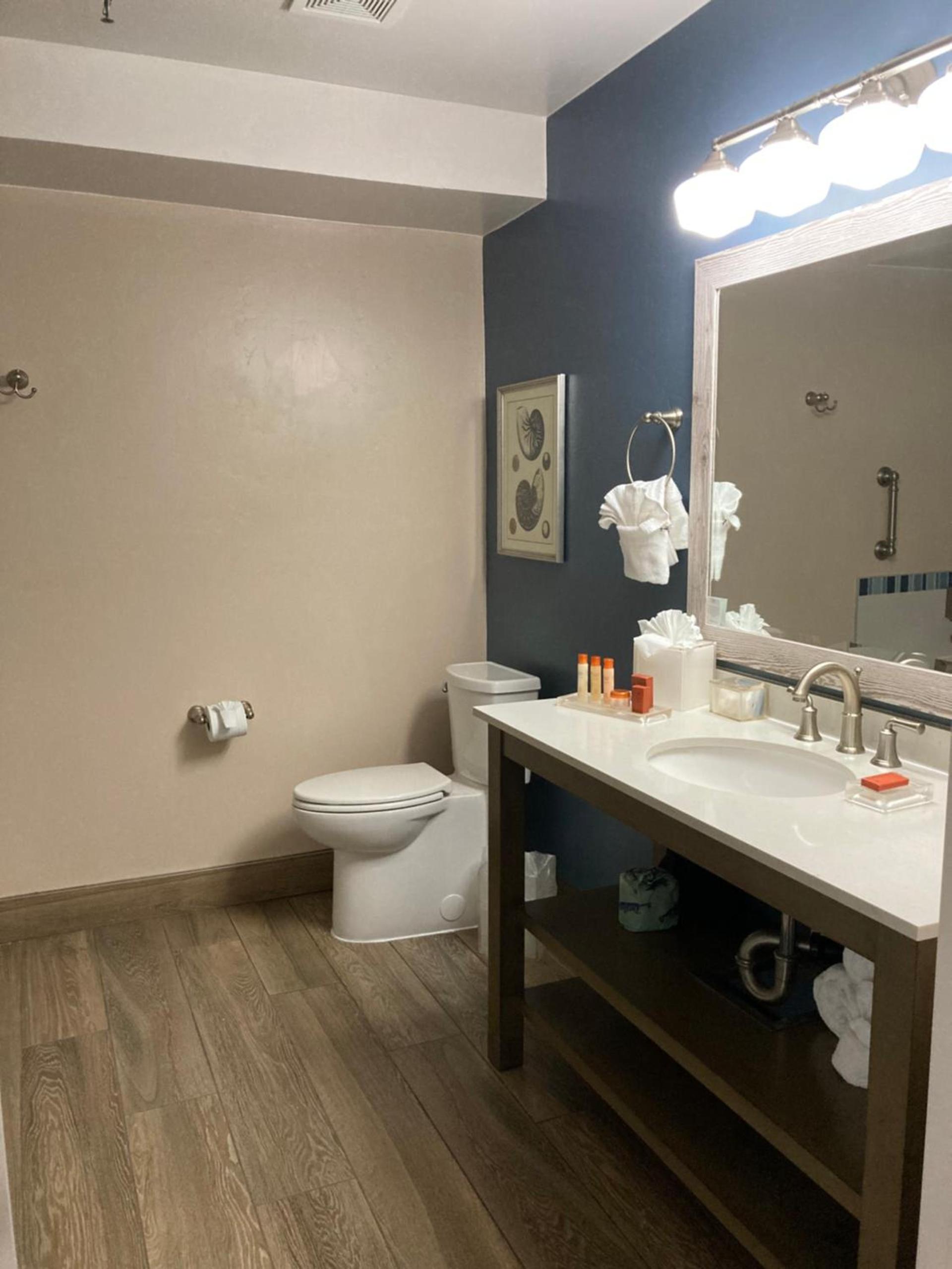 Sand Pebbles Inn photo 47