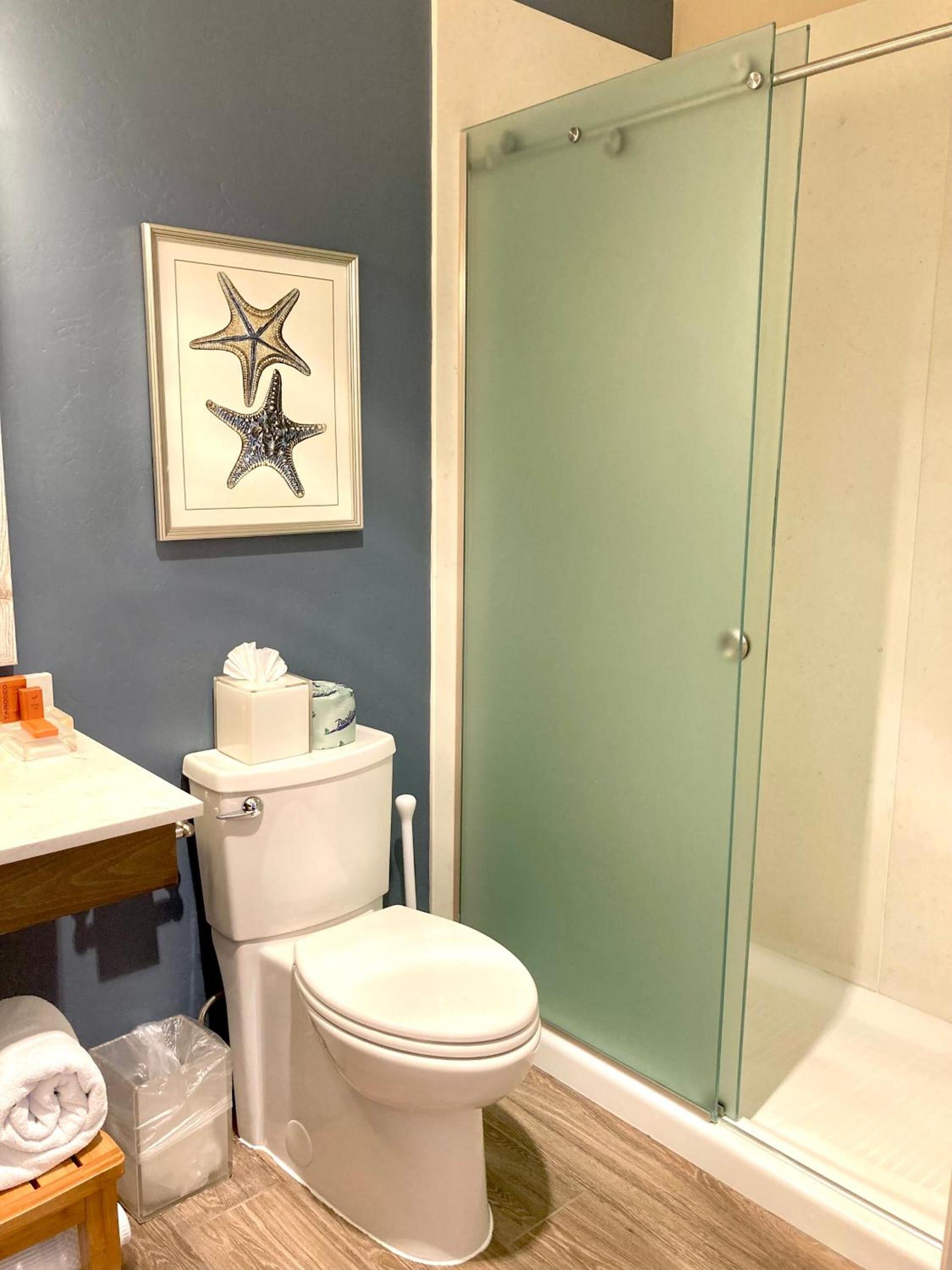 Sand Pebbles Inn photo 54