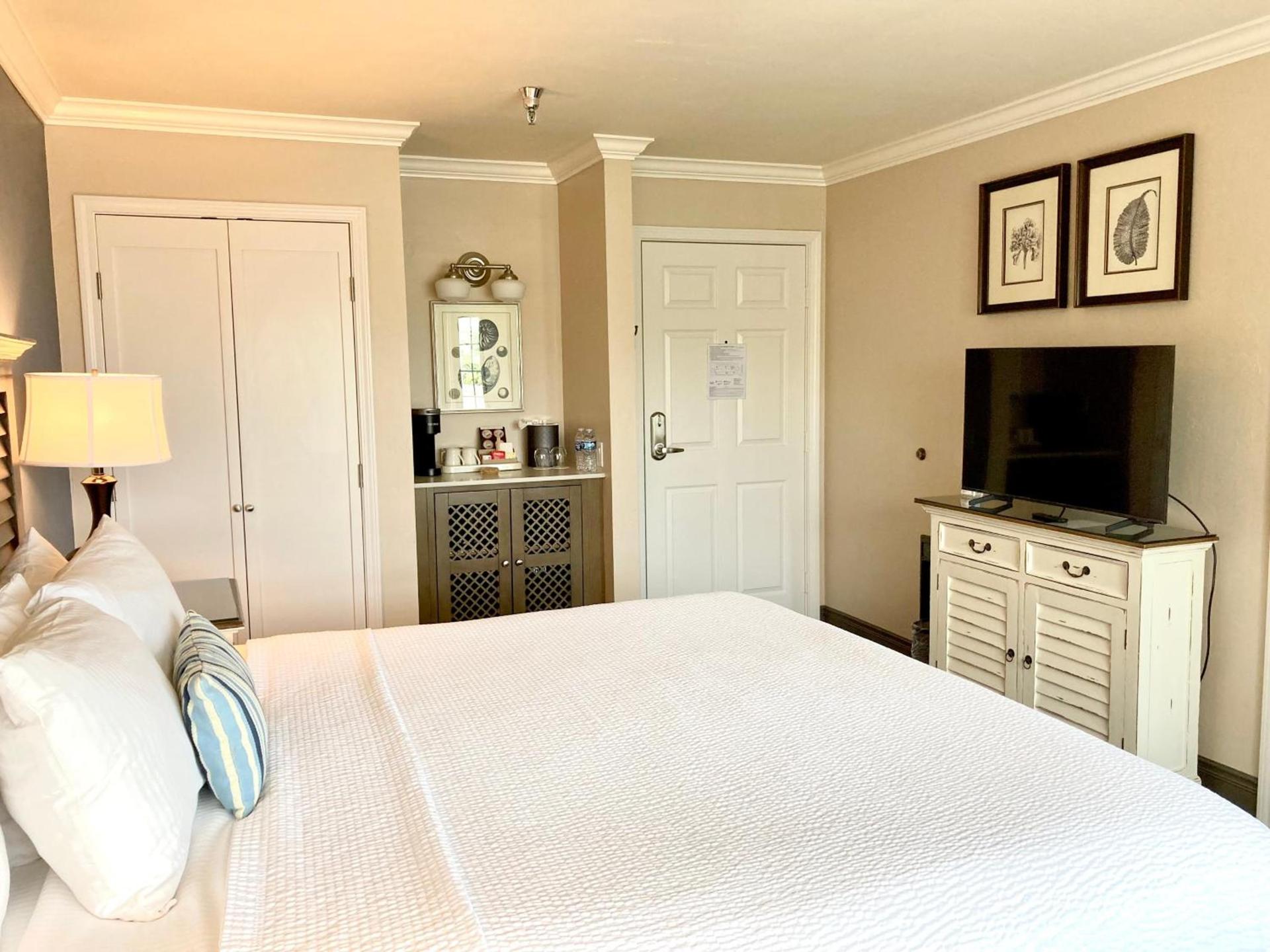 Sand Pebbles Inn photo 53