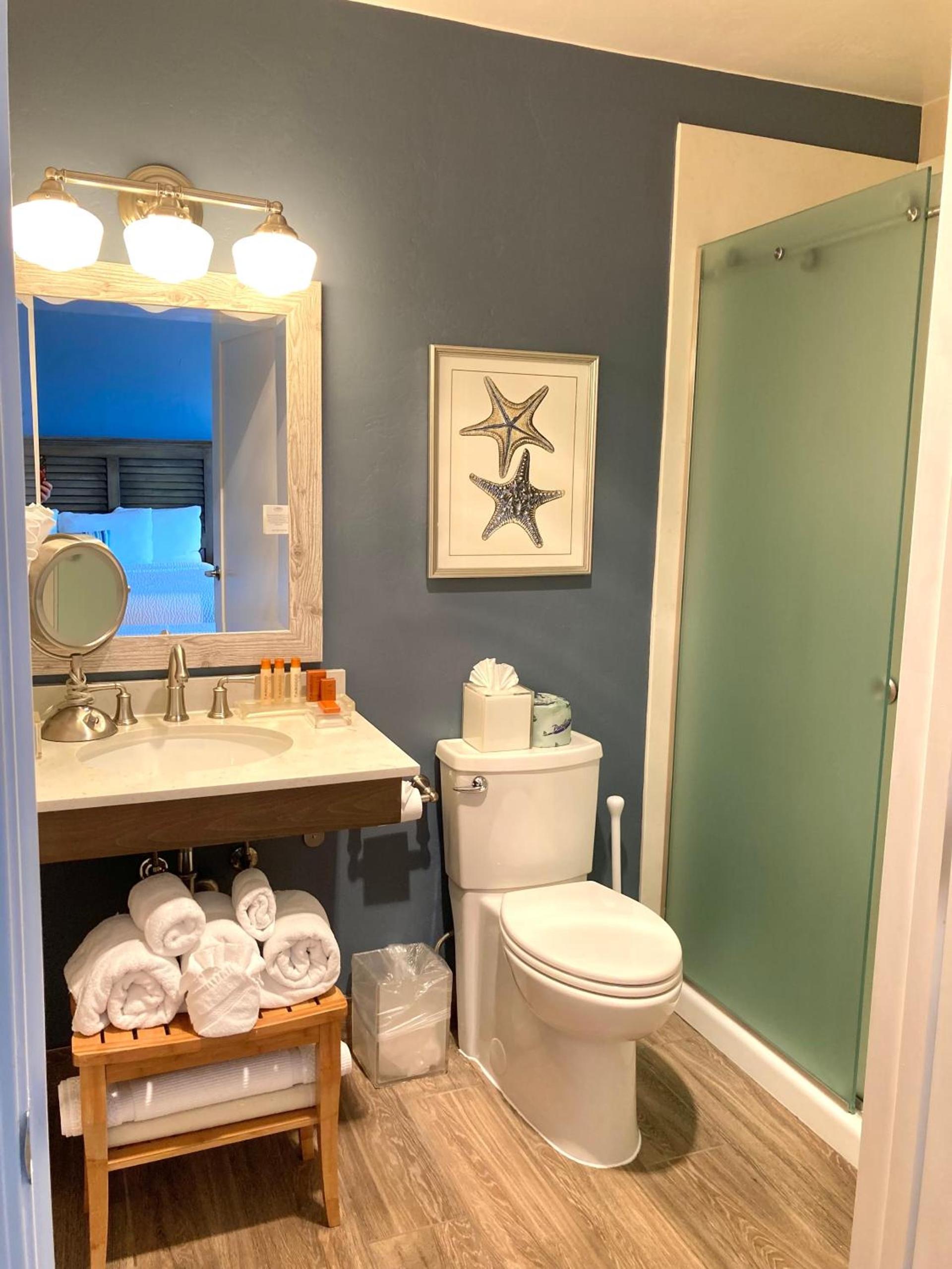 Sand Pebbles Inn photo 55