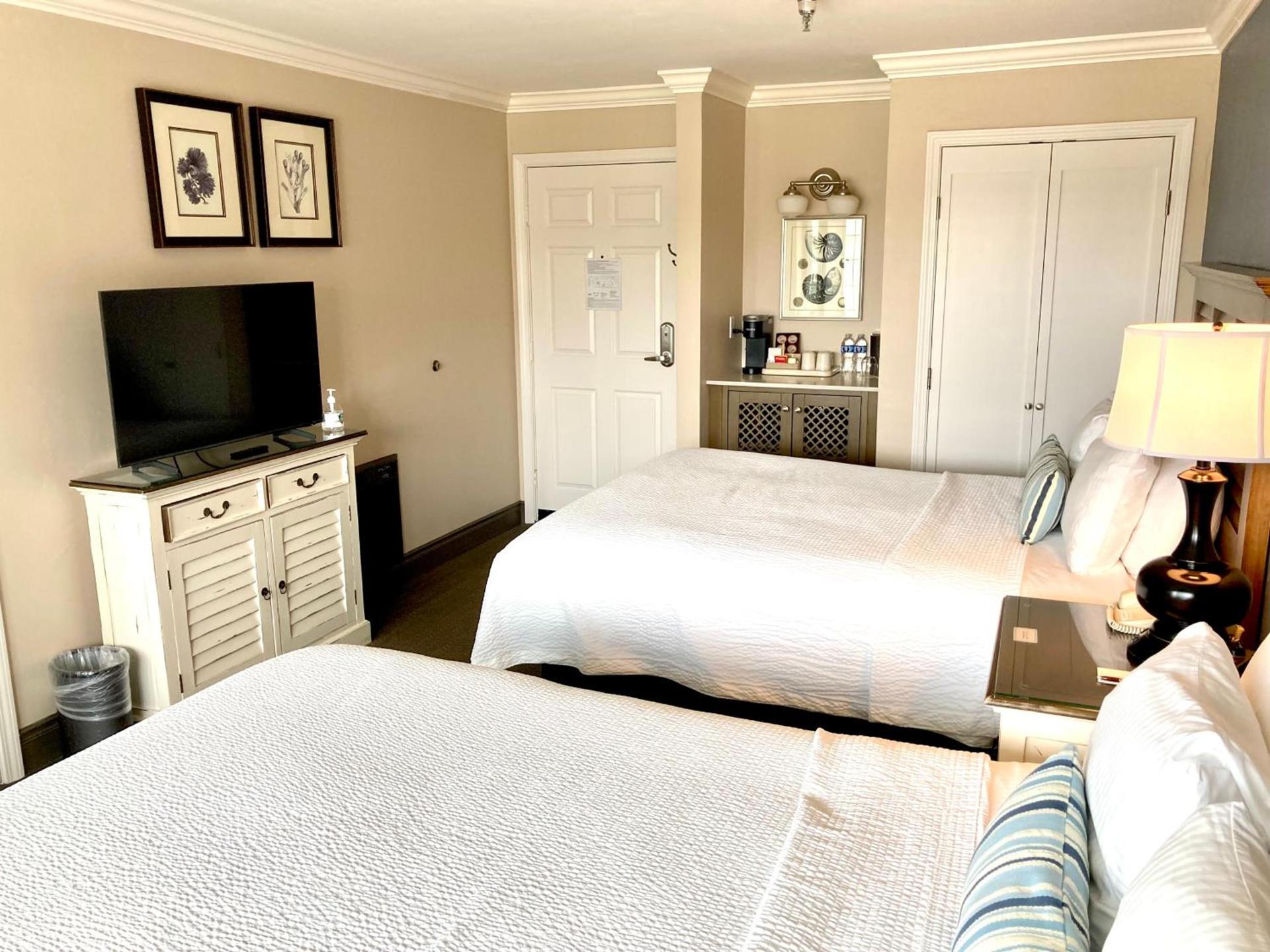 Sand Pebbles Inn photo 58