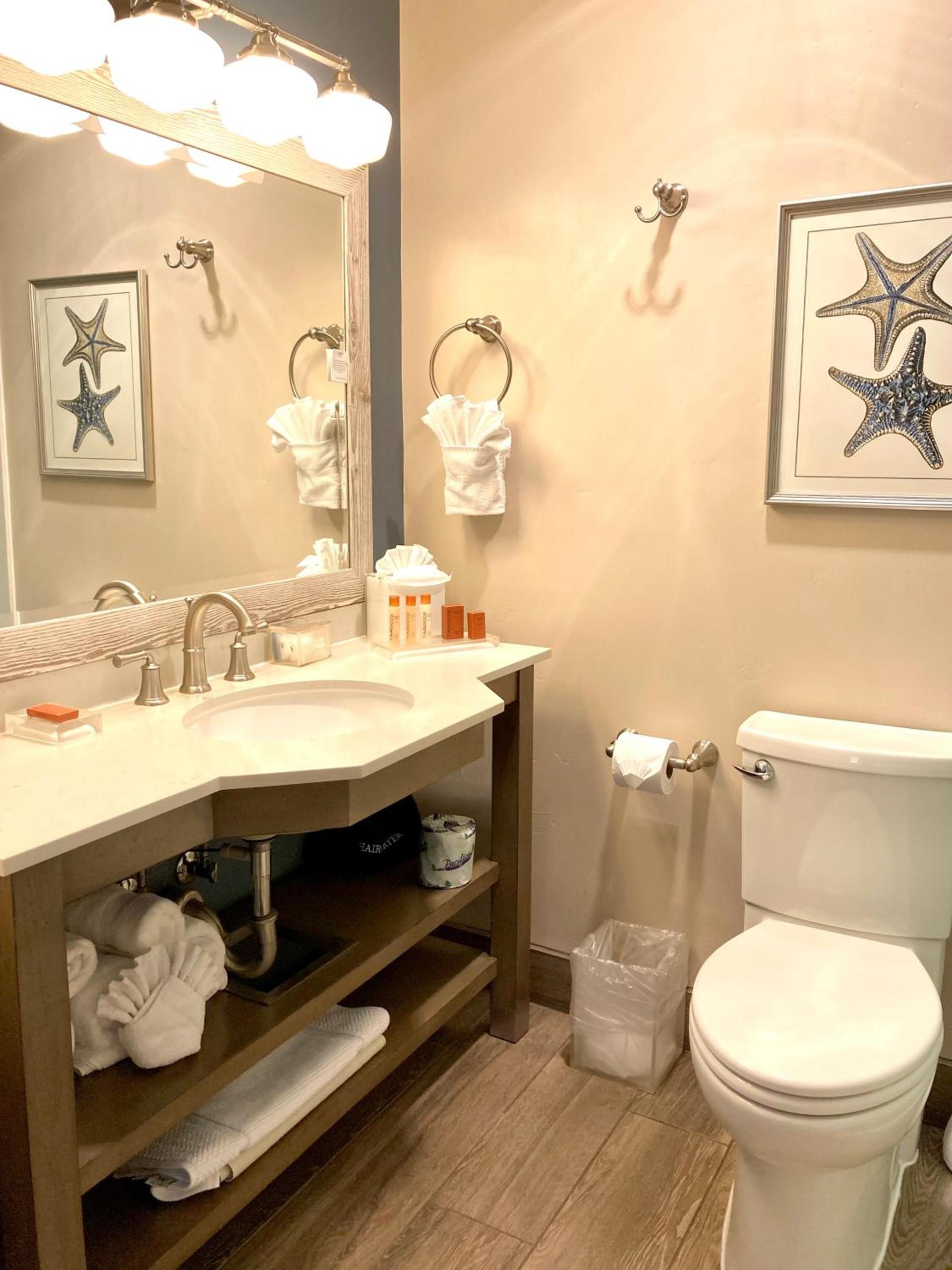Sand Pebbles Inn photo 59
