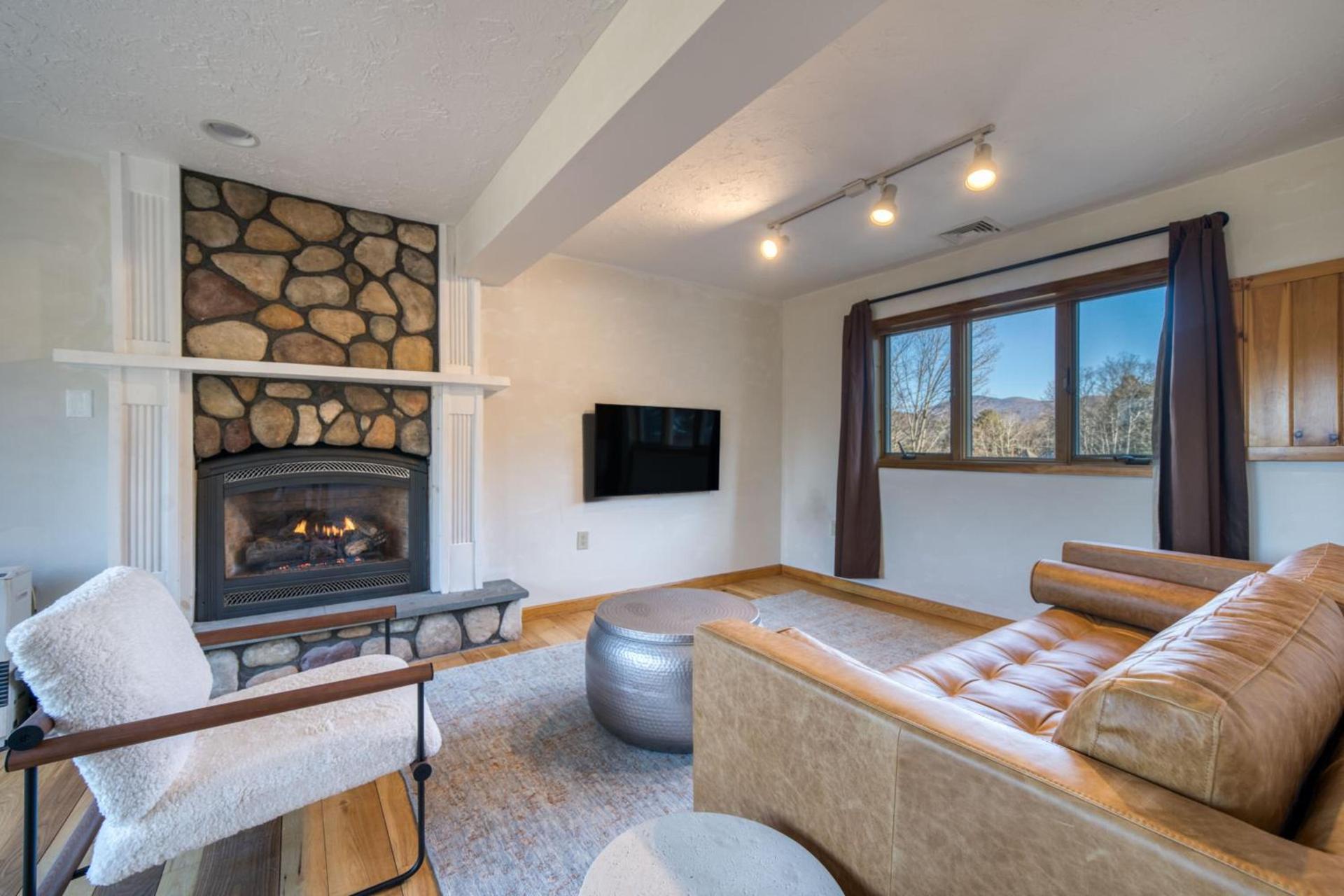 The Haüs Windham - Spacious Suites, Hot Tub, Mountain Views! photo 59