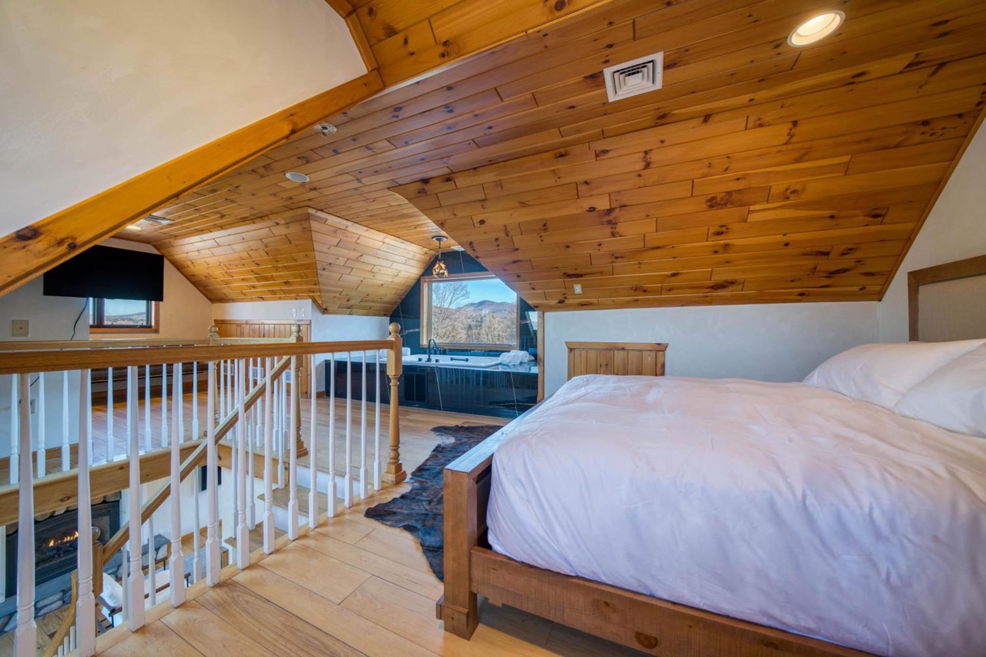 The Haüs Windham - Spacious Suites, Hot Tub, Mountain Views! photo 43