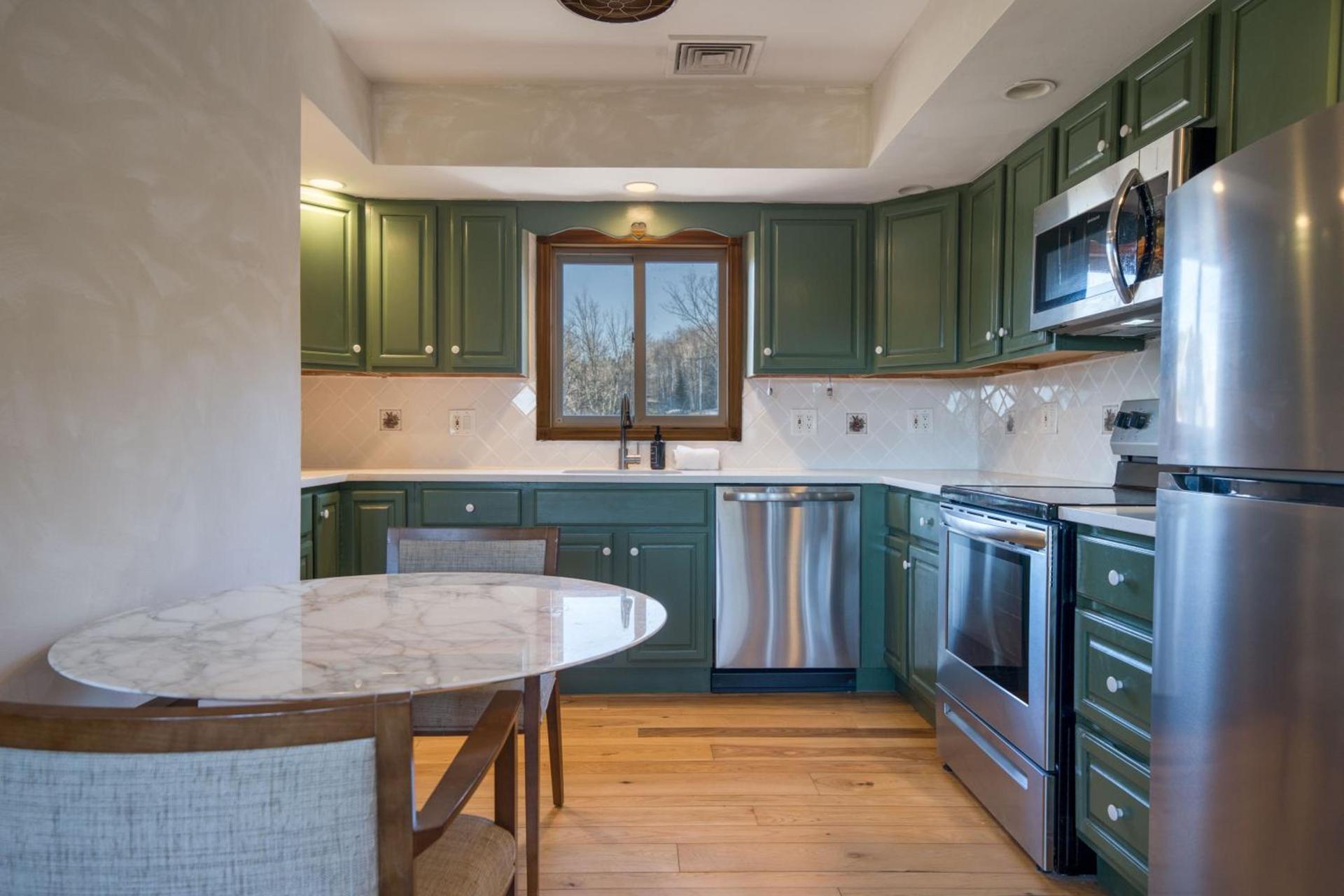 The Haüs Windham - Spacious Suites, Hot Tub, Mountain Views! photo 49
