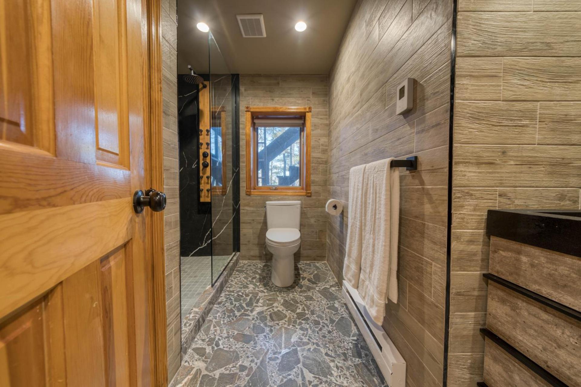 The Haüs Windham - Spacious Suites, Hot Tub, Mountain Views! photo 52