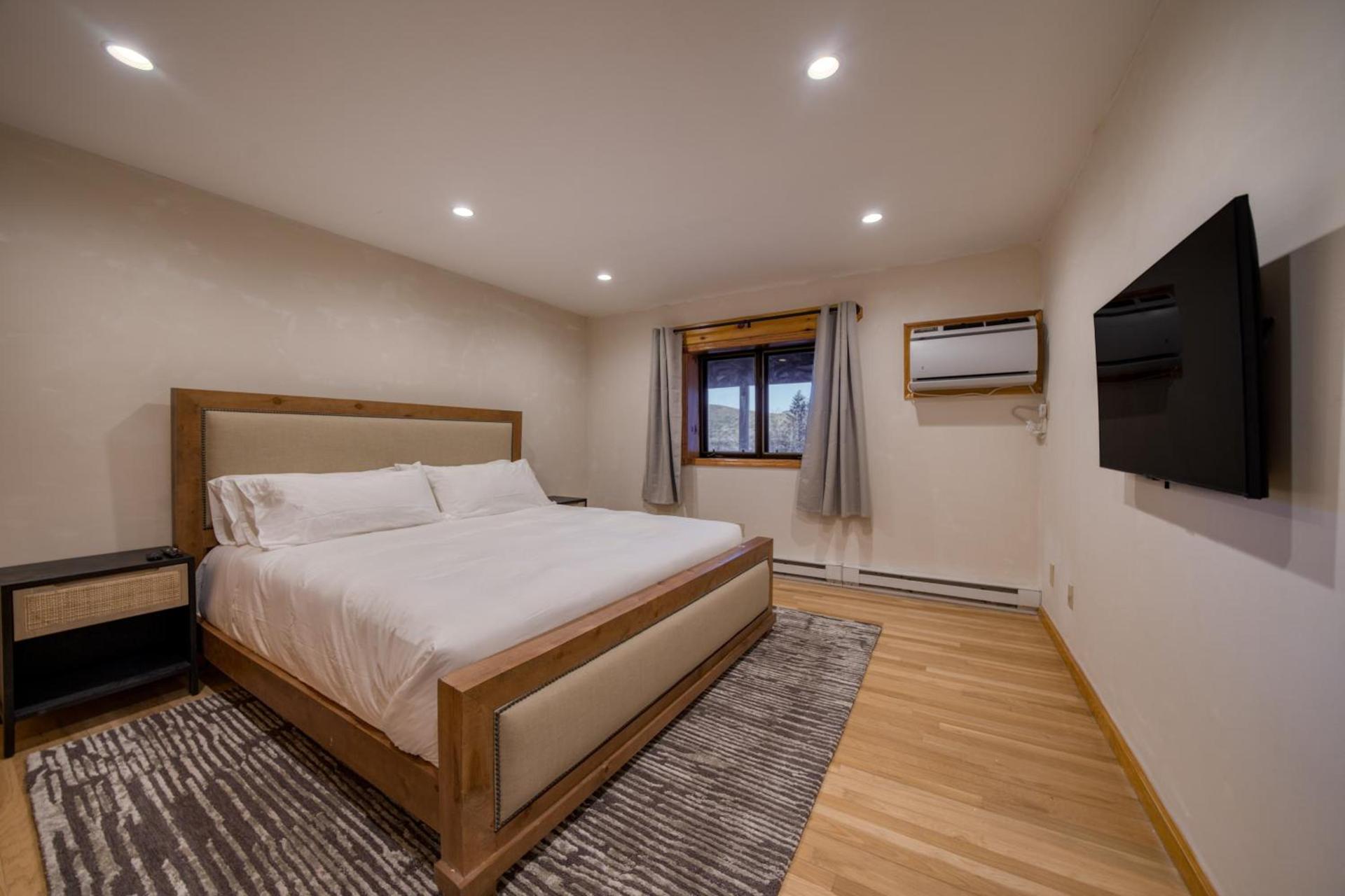 The Haüs Windham - Spacious Suites, Hot Tub, Mountain Views! photo 37