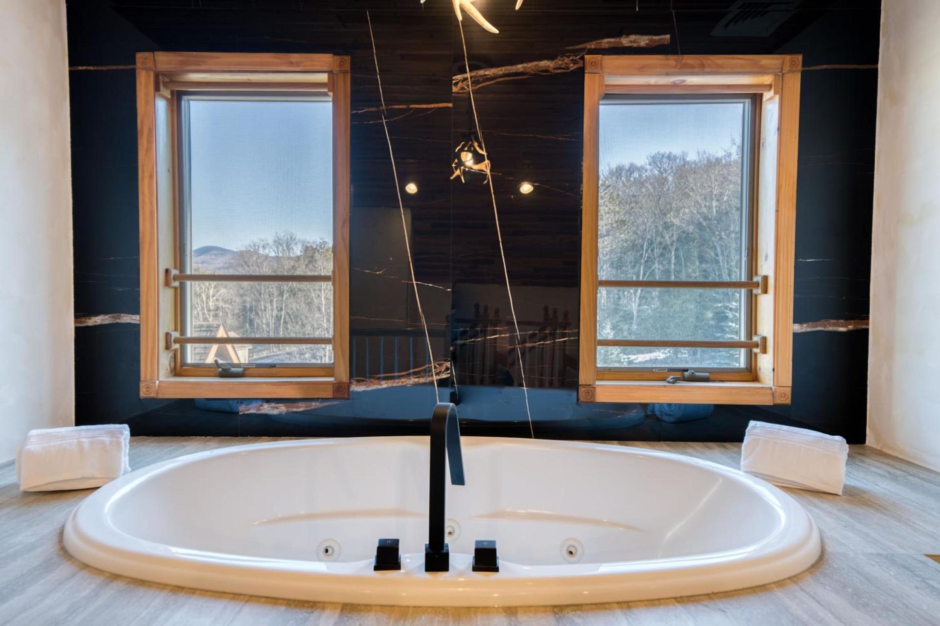 The Haüs Windham - Spacious Suites, Hot Tub, Mountain Views! photo 38