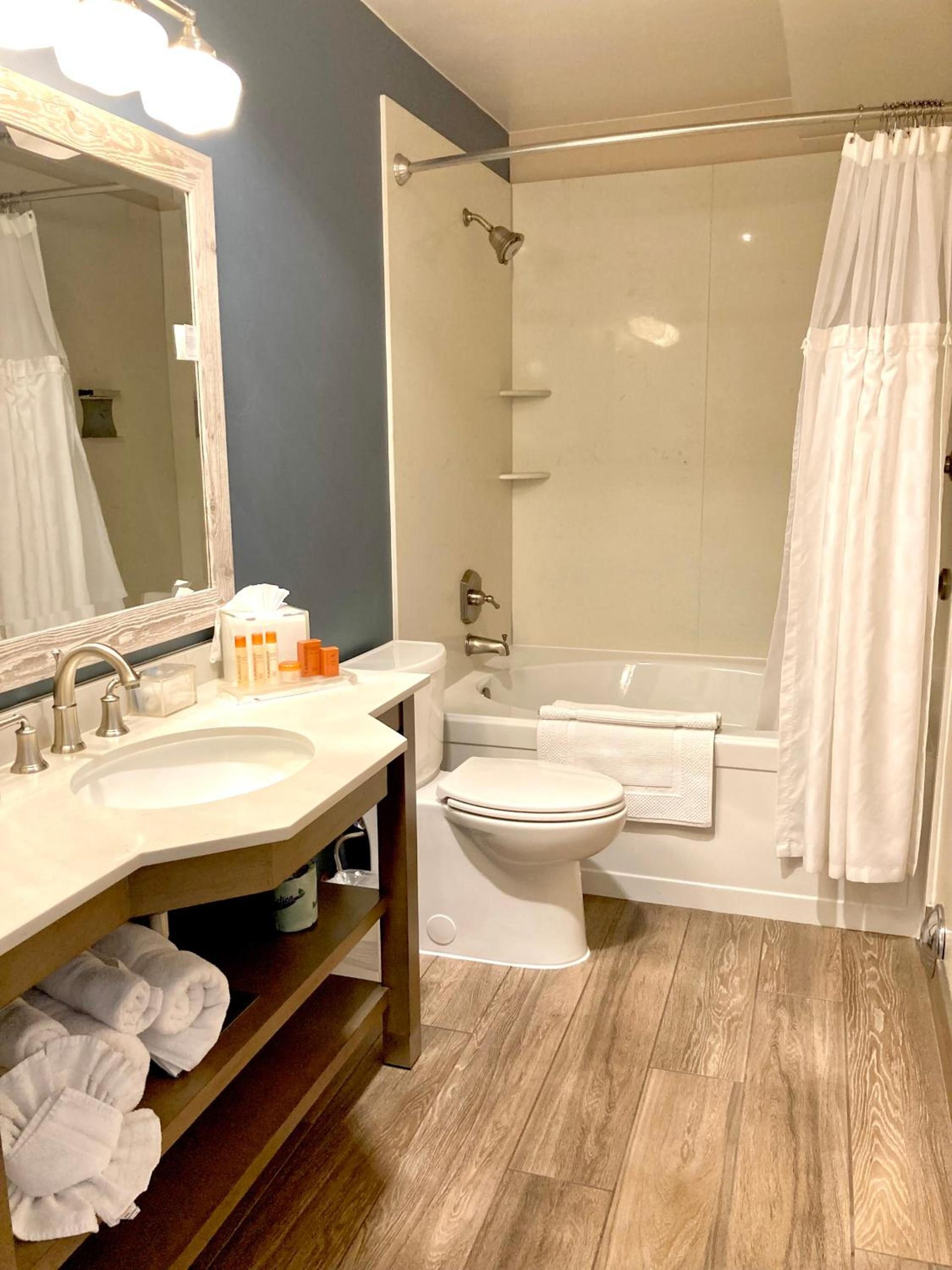Sand Pebbles Inn photo 72