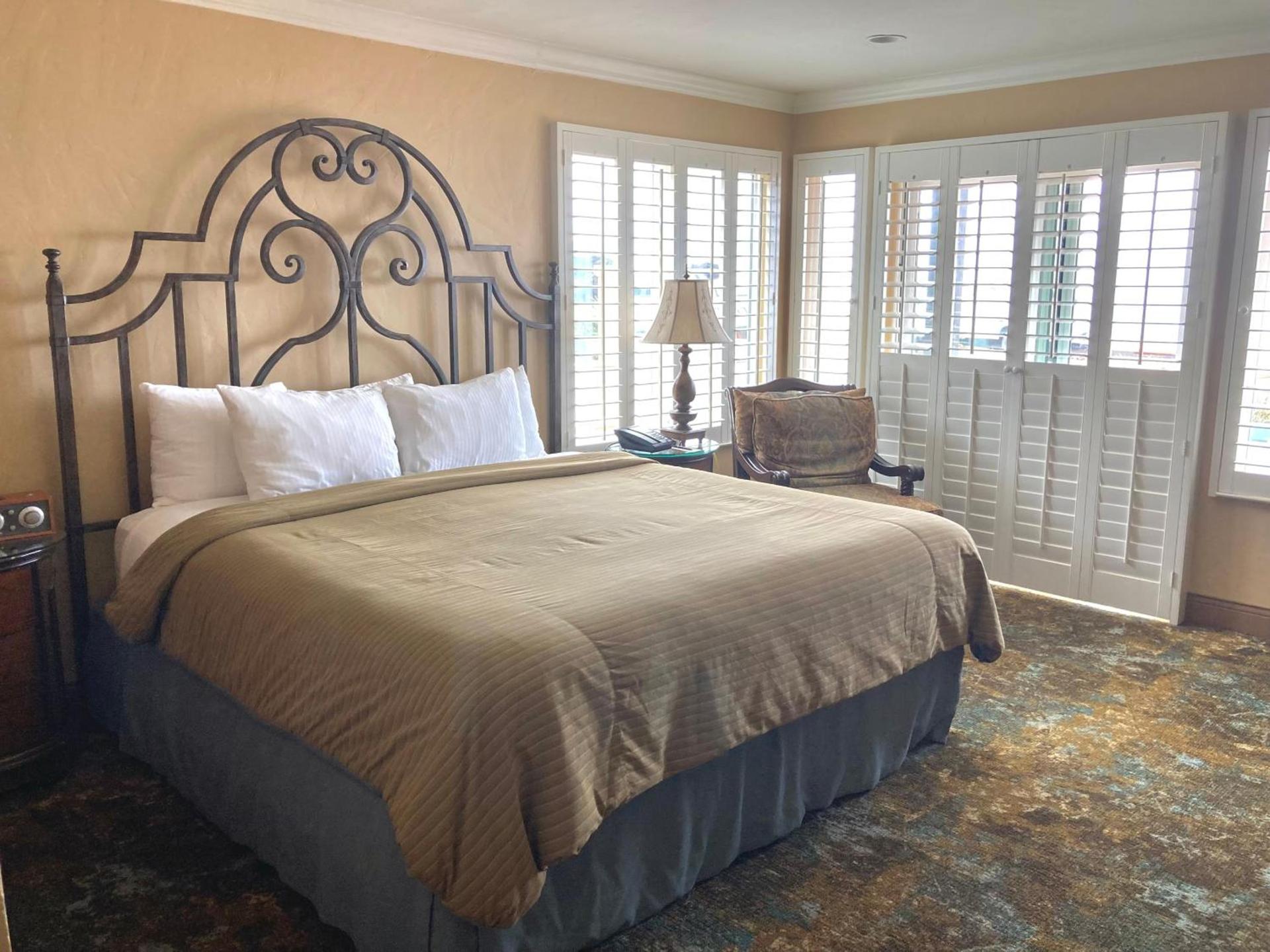 Blue Dolphin Inn photo 27