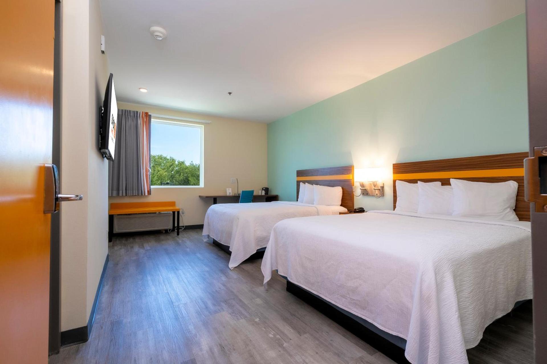 SPOT X Hotel Orlando Intl Dr by The Red Collection photo 4