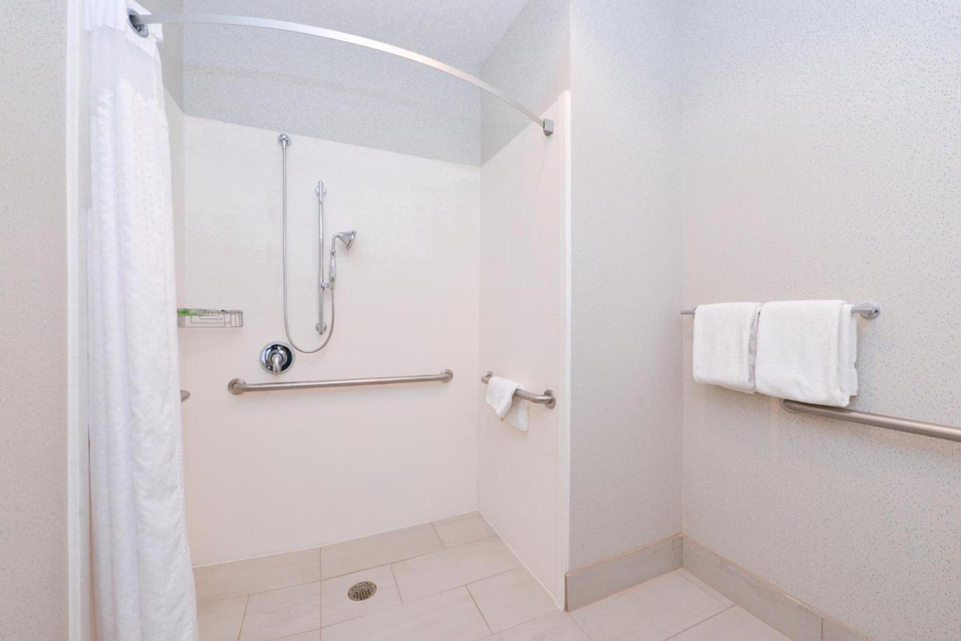 Holiday Inn Express Wixom by IHG photo 35