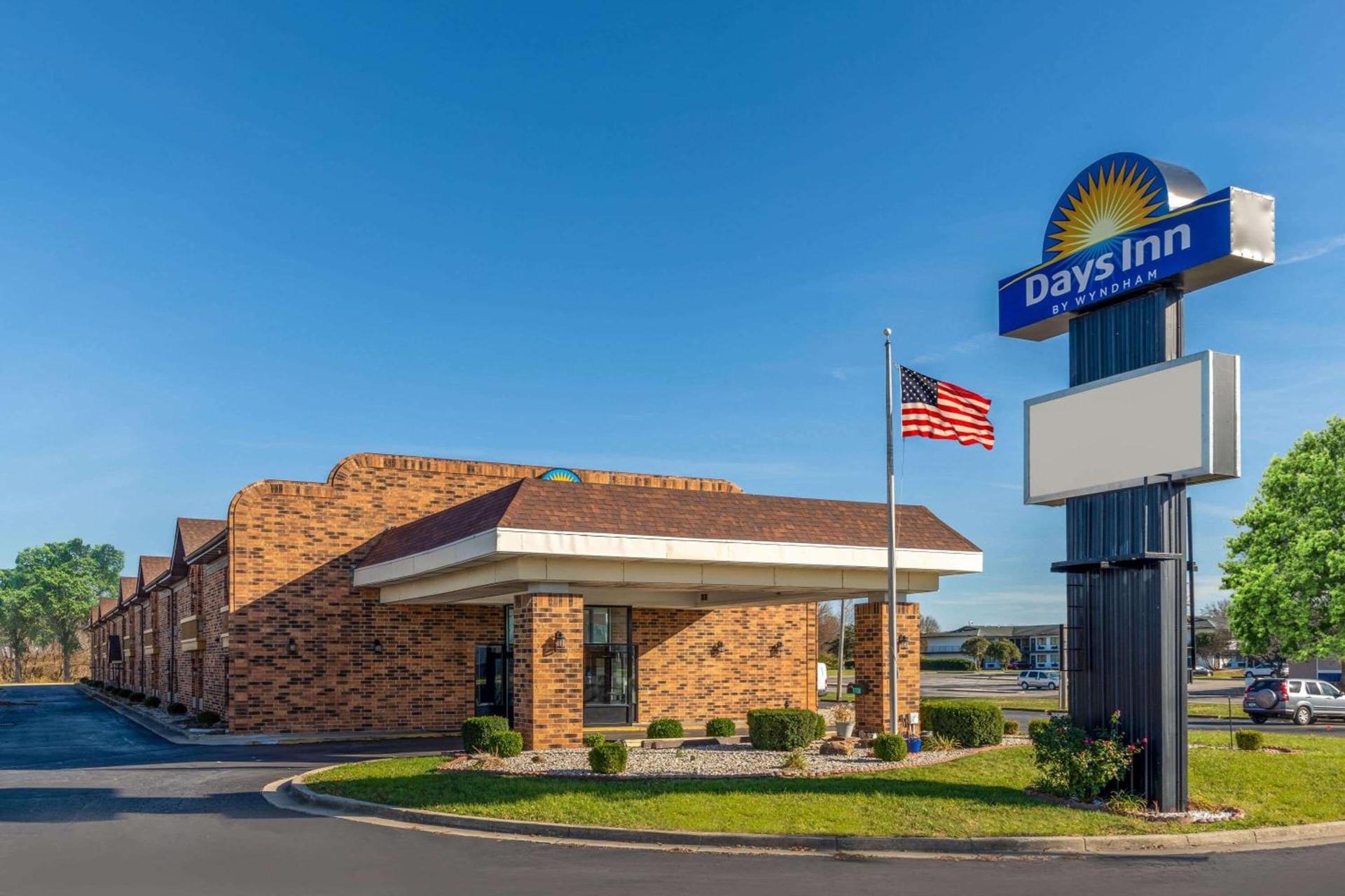 Days Inn by Wyndham Anderson IN photo 2