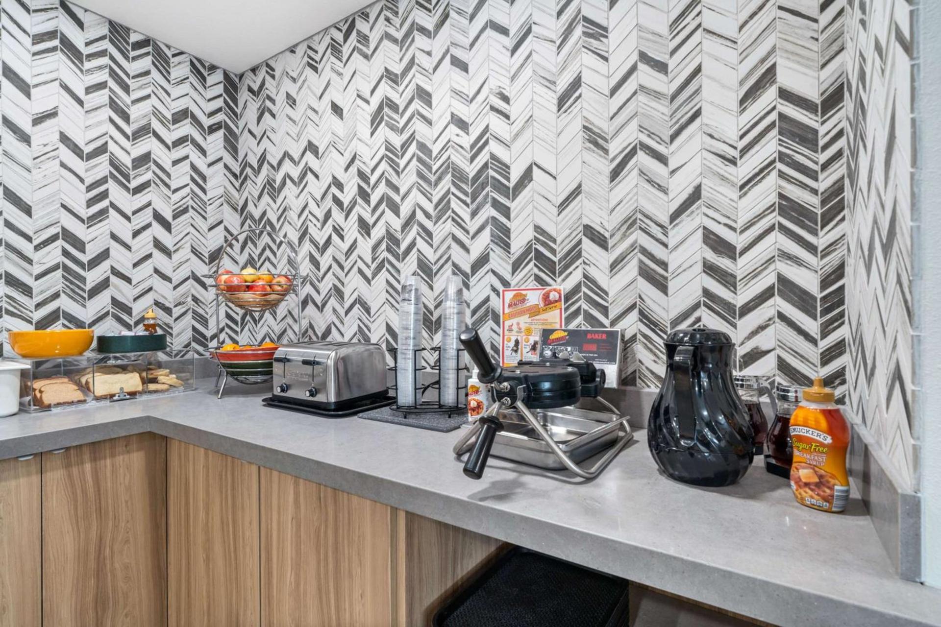 Best Western Lake Oswego Hotel & Suites photo 90