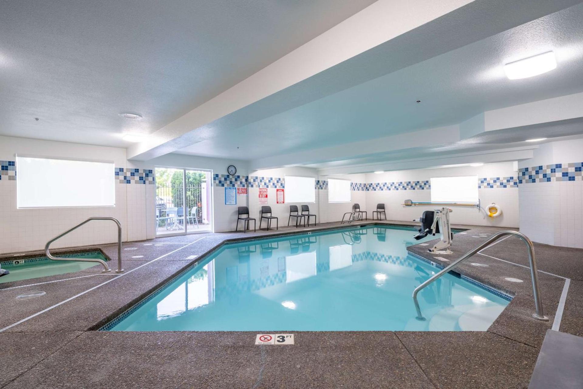 Best Western Lake Oswego Hotel & Suites photo 9