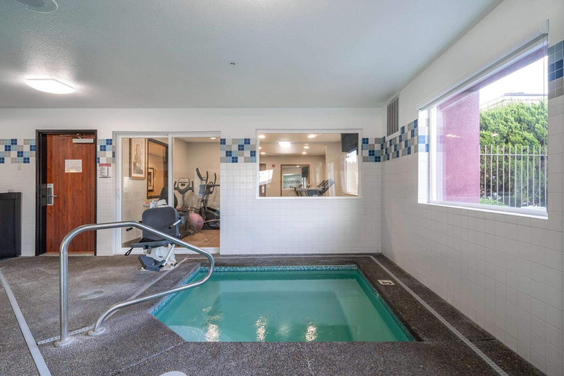 Best Western Lake Oswego Hotel & Suites photo 10