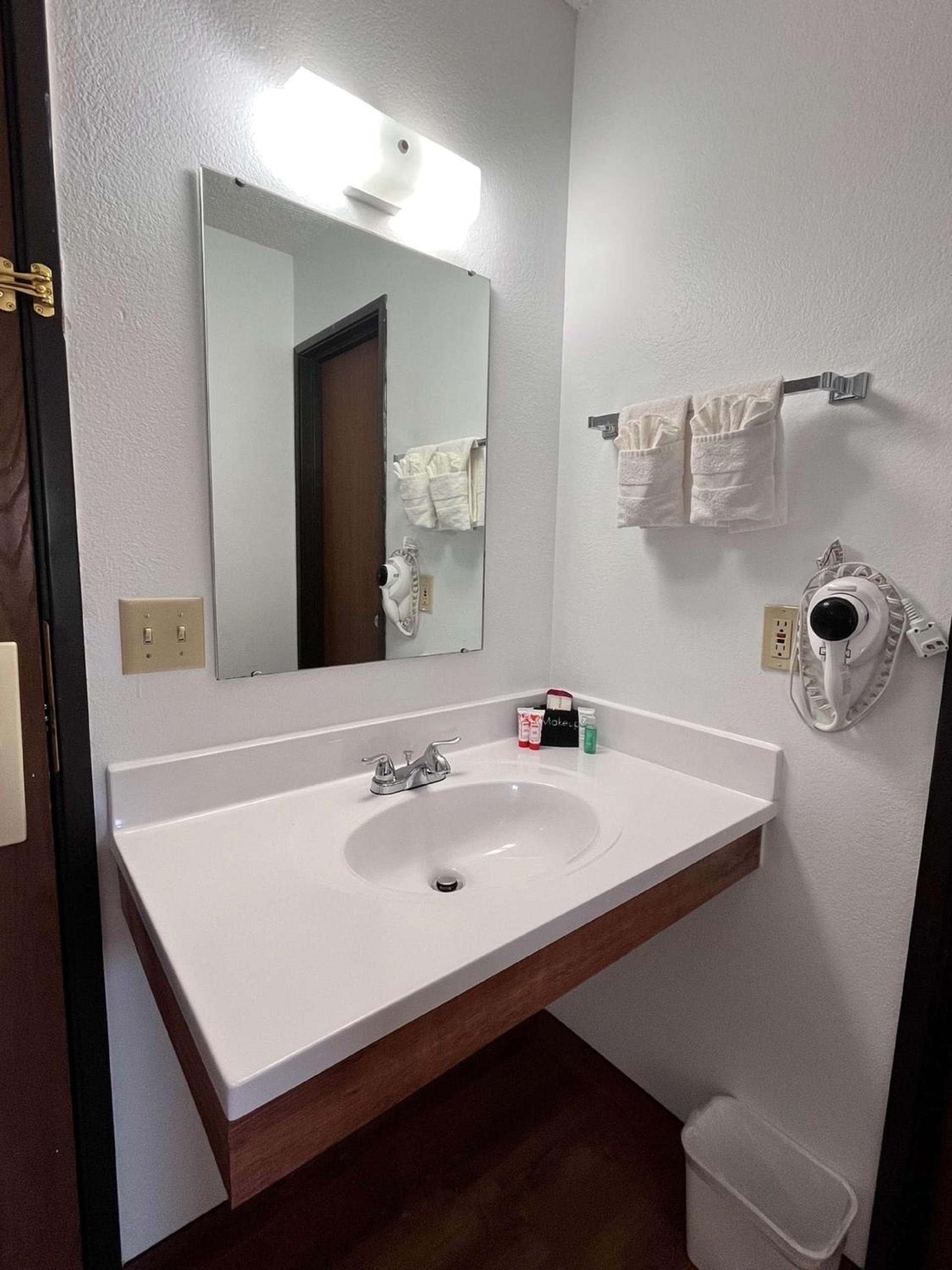 SureStay by Best Western Glendive Yellowstone River photo 19
