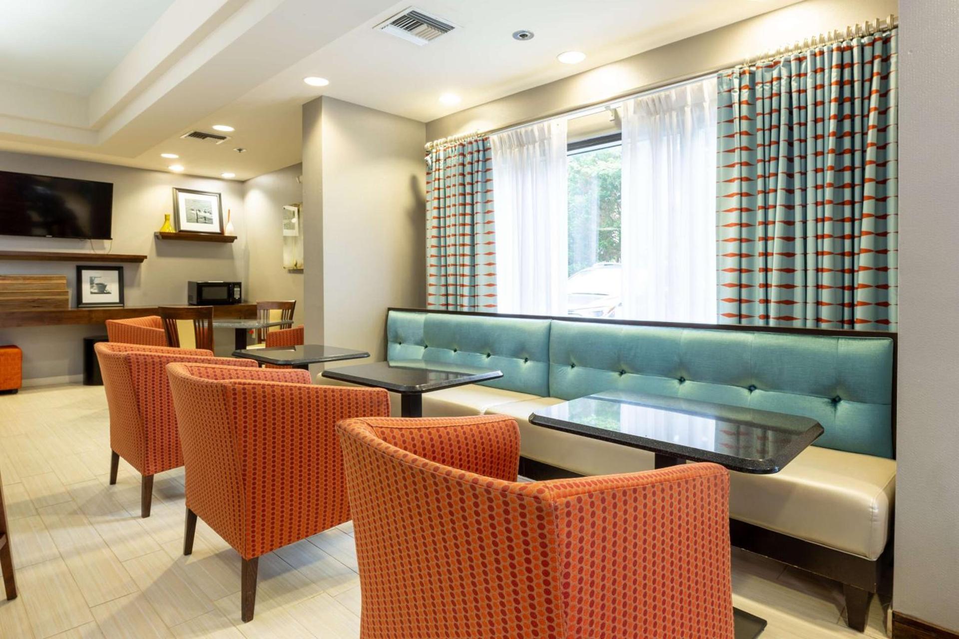 Hampton Inn Columbia I-26/Harbison Blvd photo 6