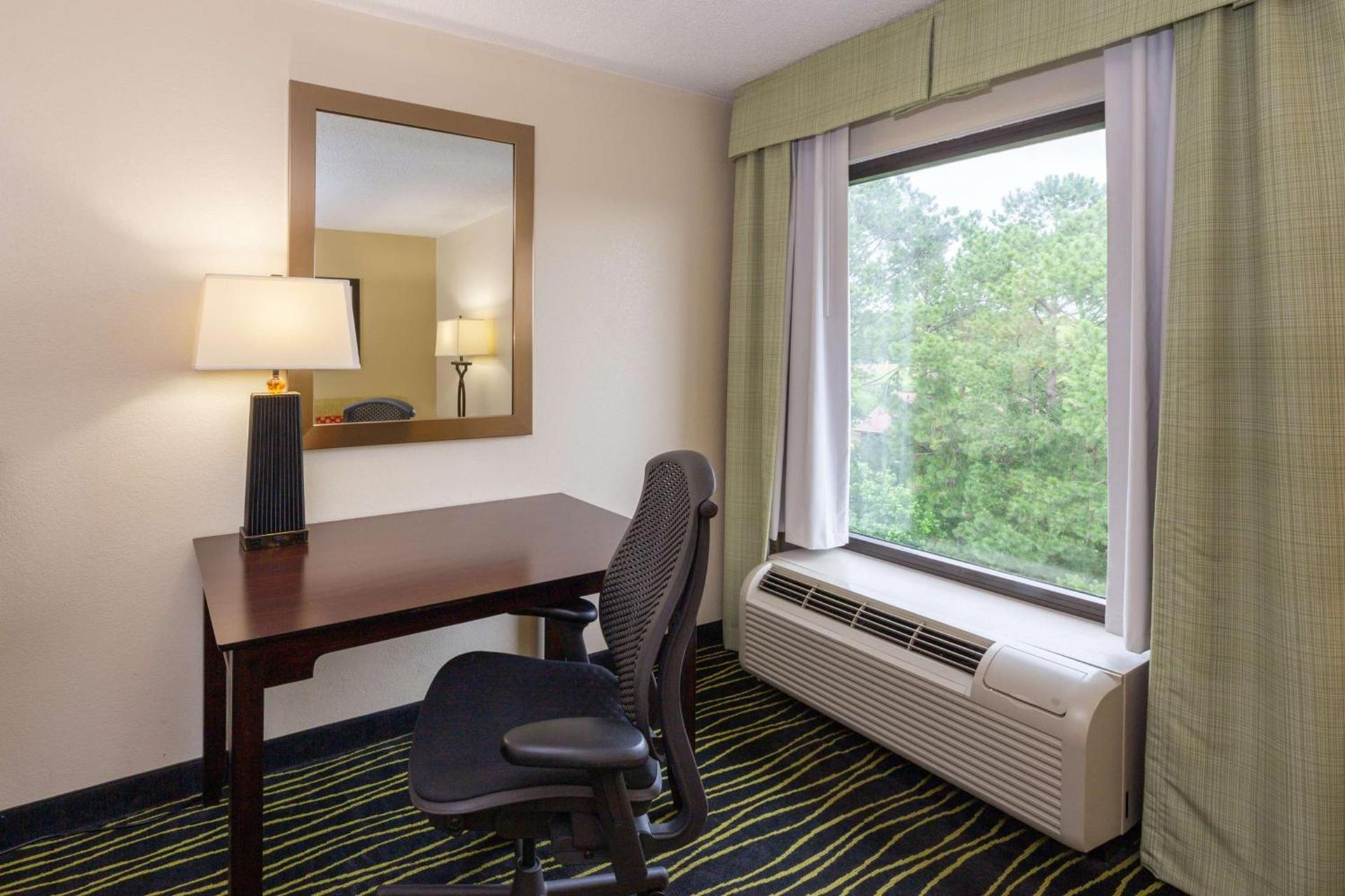 Hampton Inn Columbia I-26/Harbison Blvd photo 17