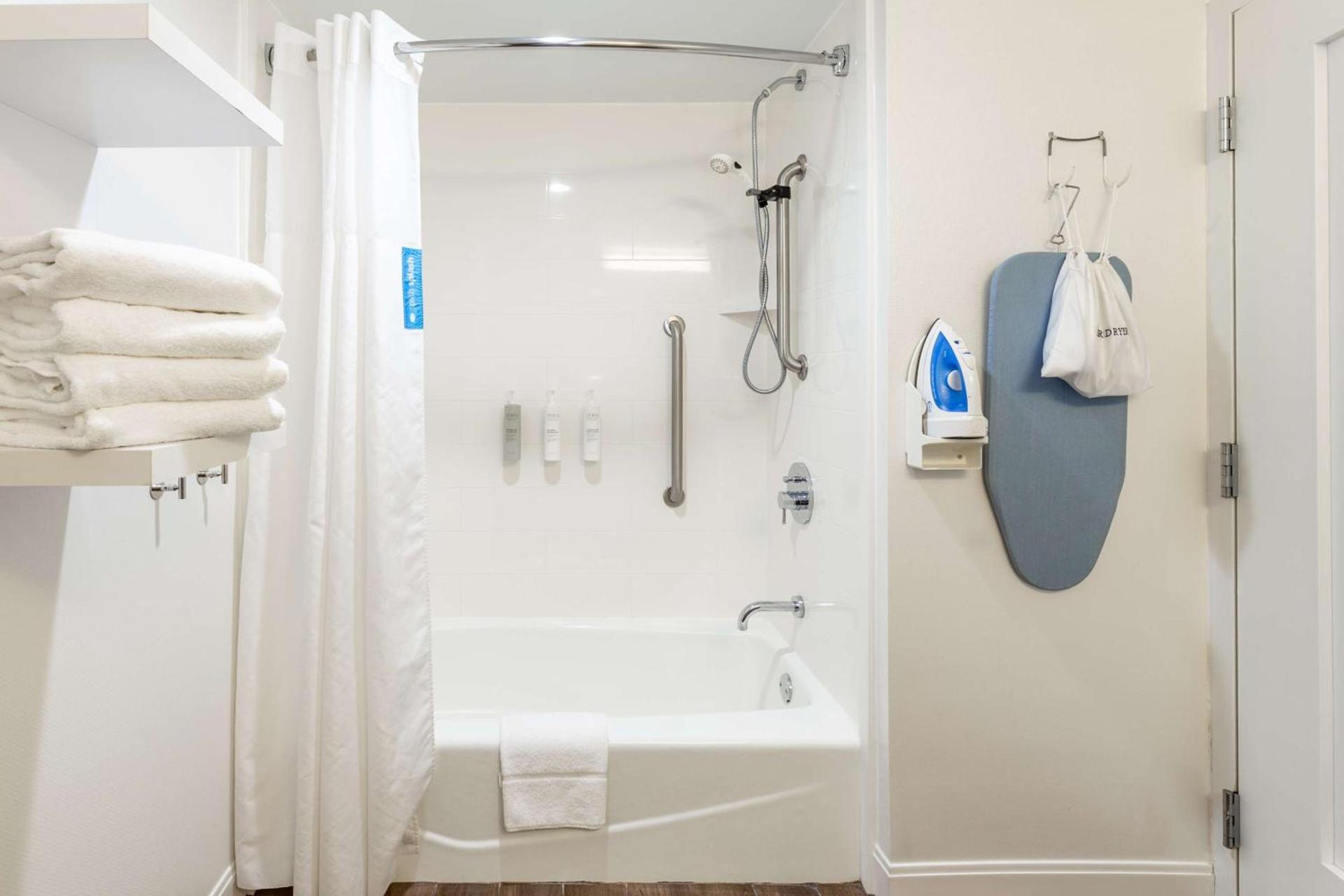 Hampton Inn Columbia I-26/Harbison Blvd photo 34
