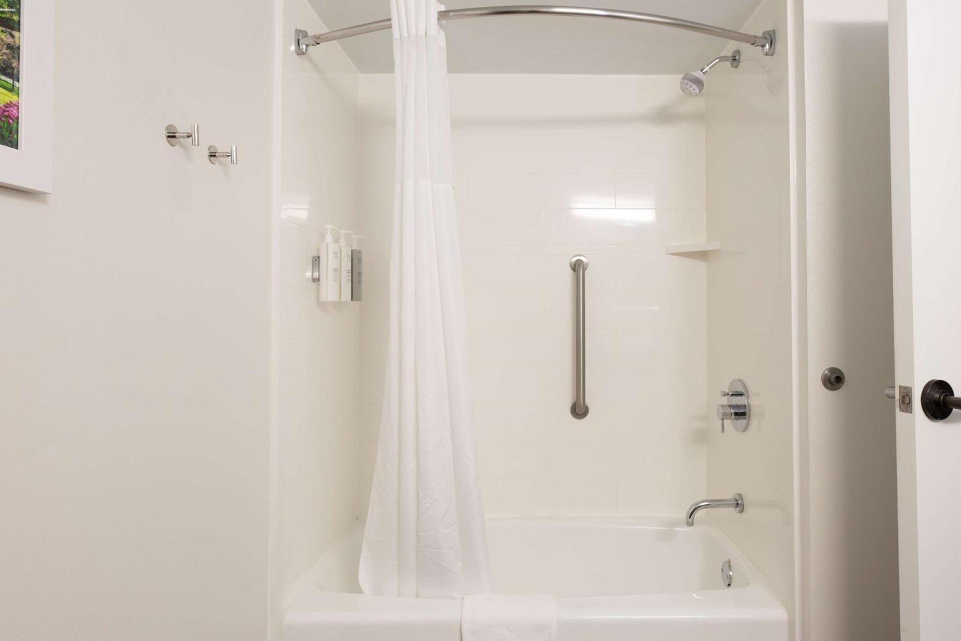 Hampton Inn Columbia I-26/Harbison Blvd photo 38